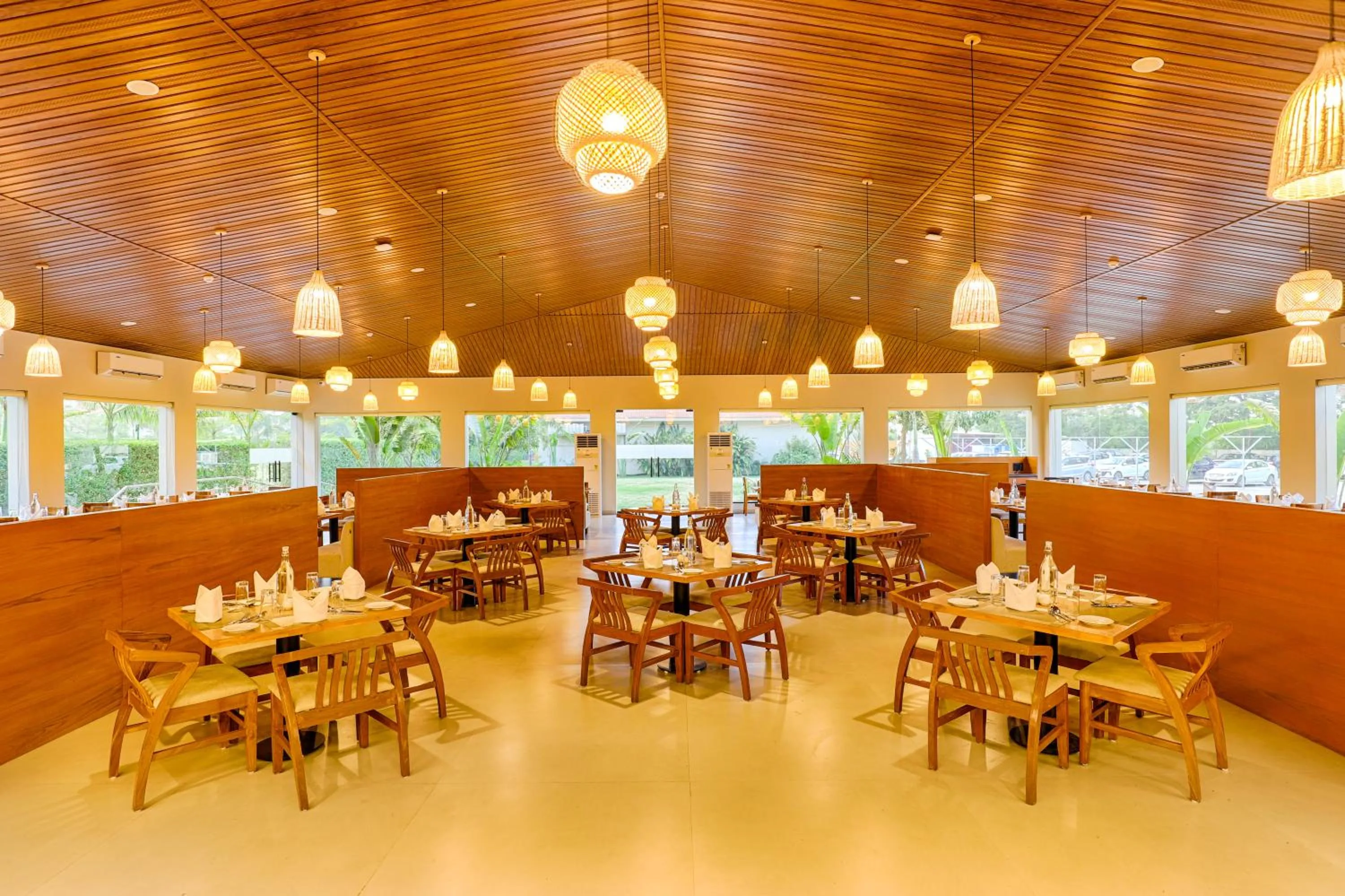 Restaurant/places to eat in Club Mahindra Pavagadh