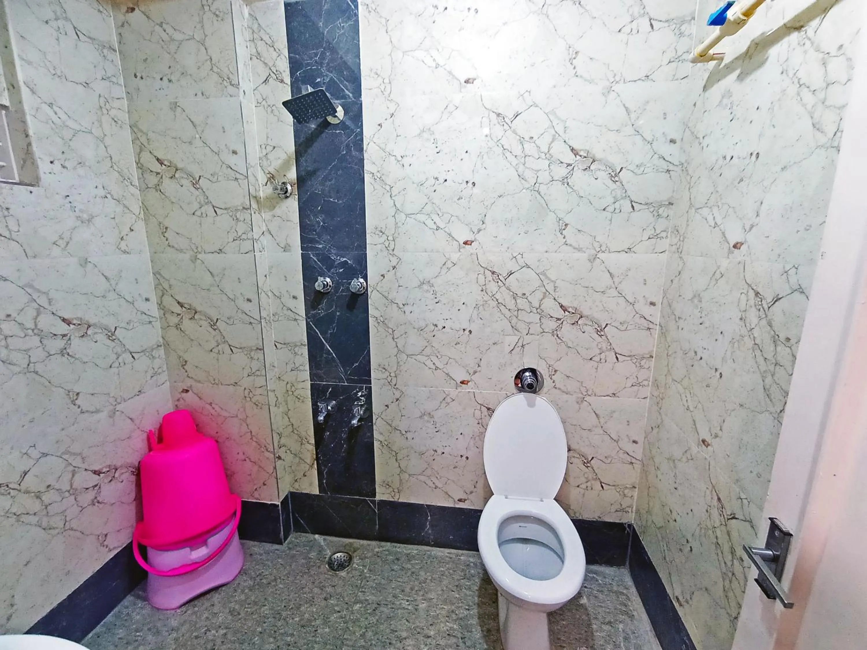Bathroom in Hotel Chetana