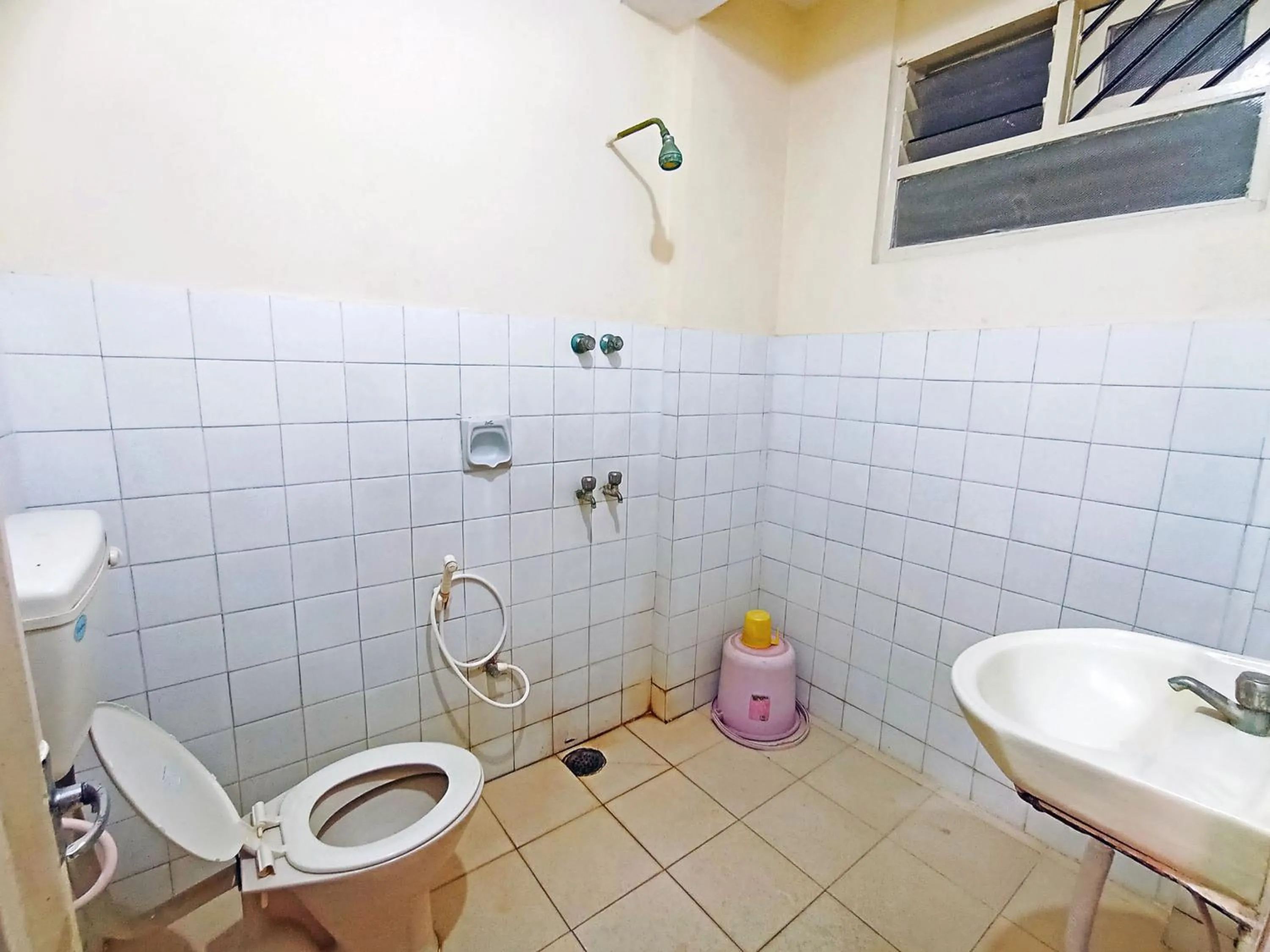 Bathroom in Hotel Chetana