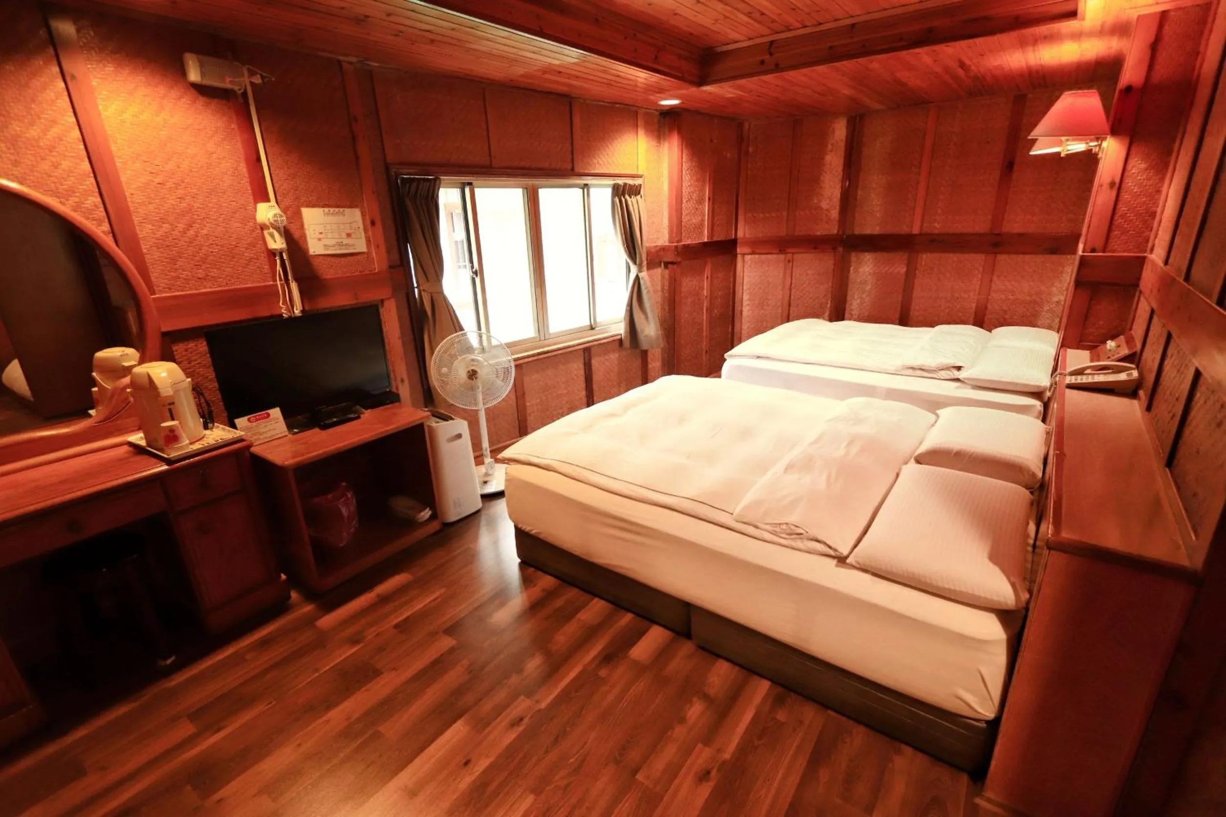 Photo of the whole room, Bed in Fenchihu Hotel