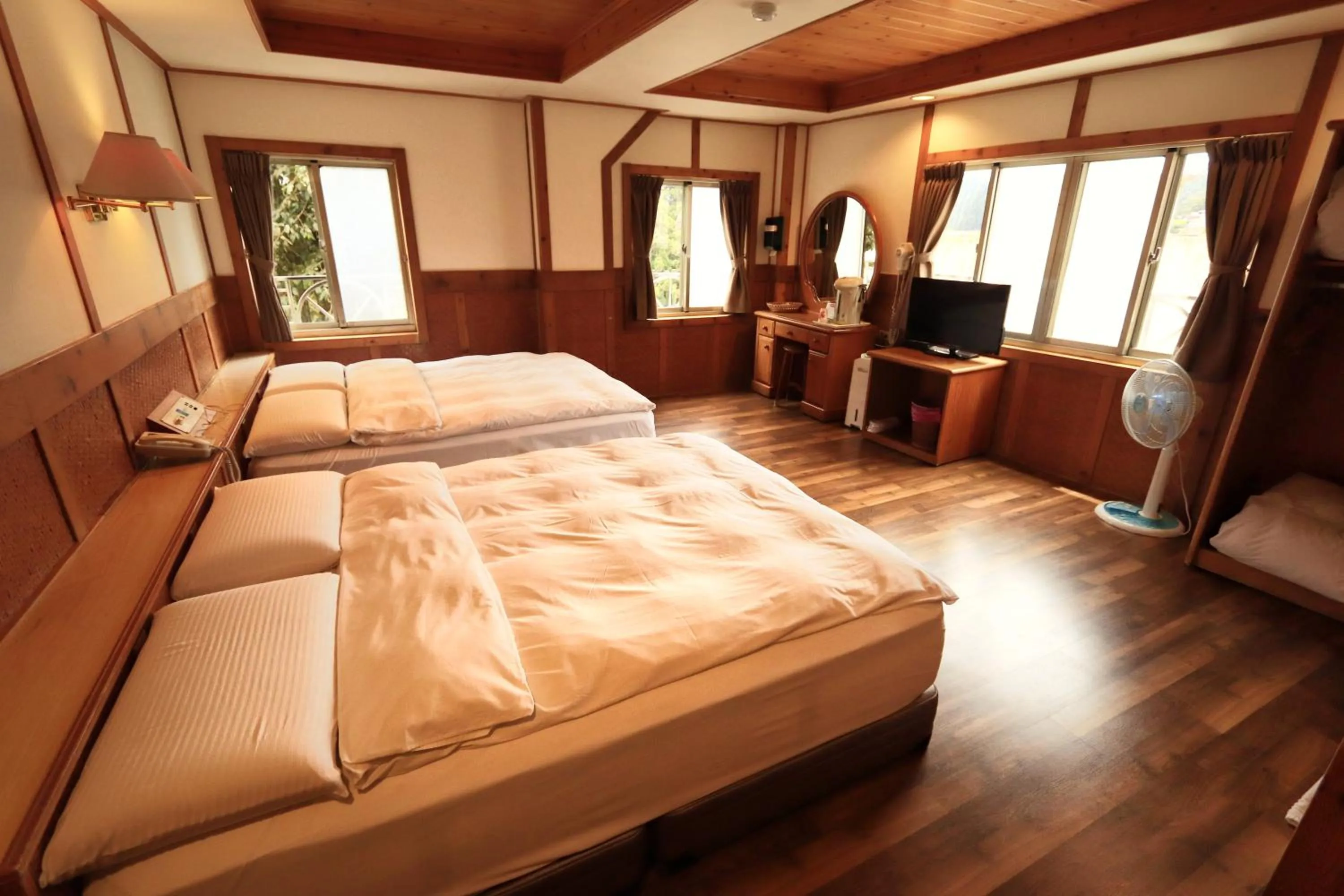 Photo of the whole room, Bed in Fenchihu Hotel