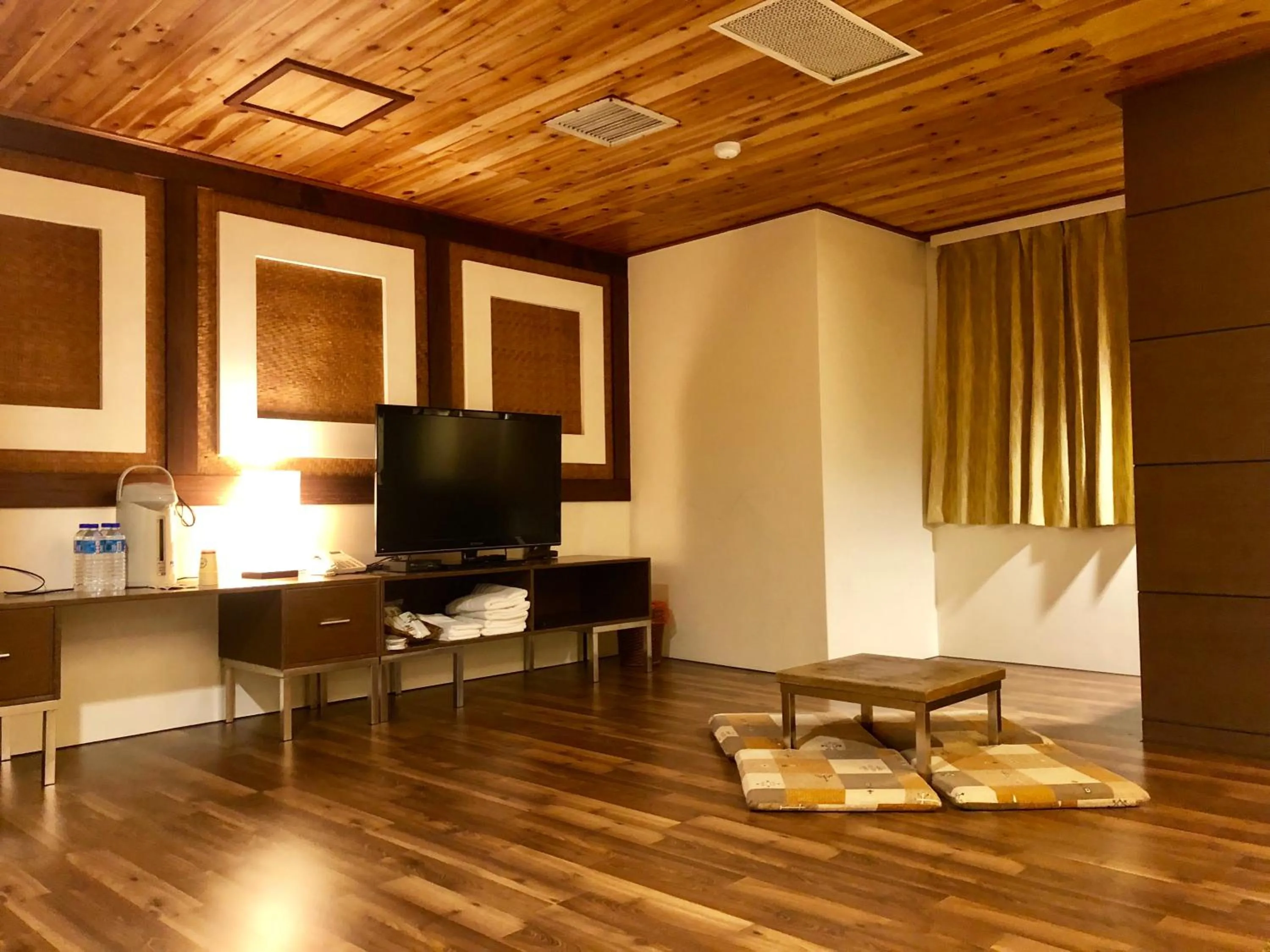 Photo of the whole room in Fenchihu Hotel