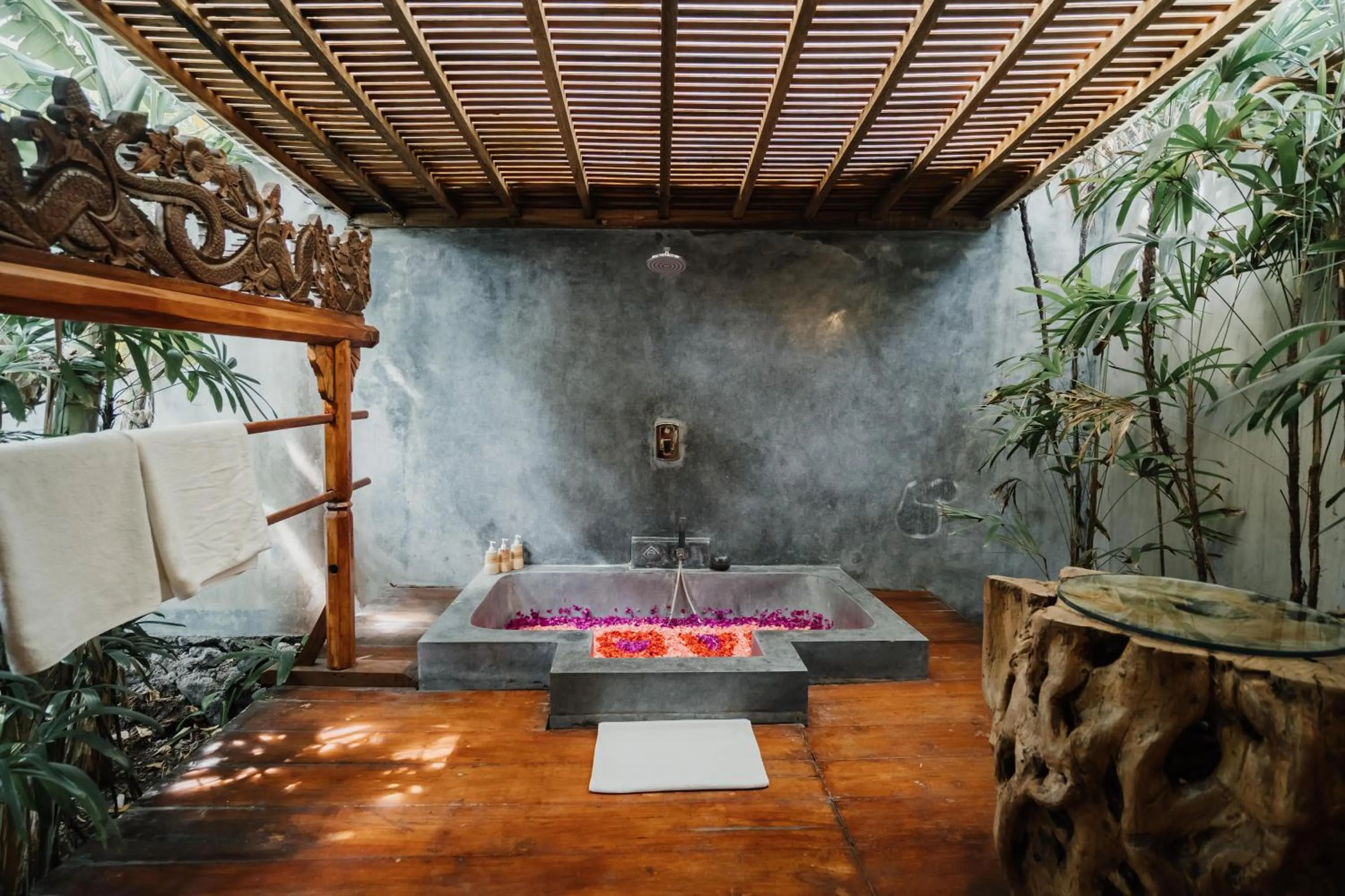 Hot Tub in Kropak Canggu