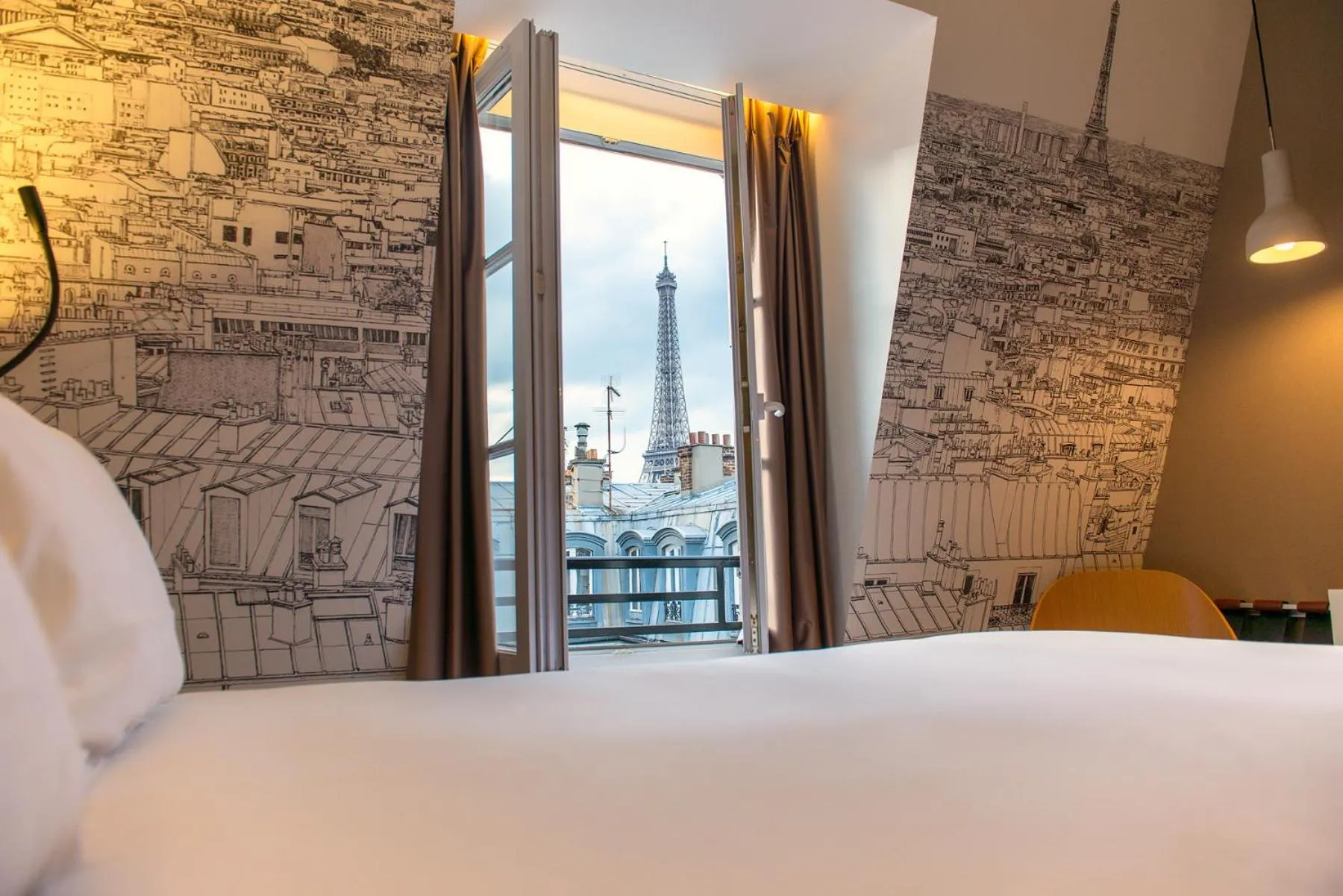 Landmark view, Bed in Cler Hotel