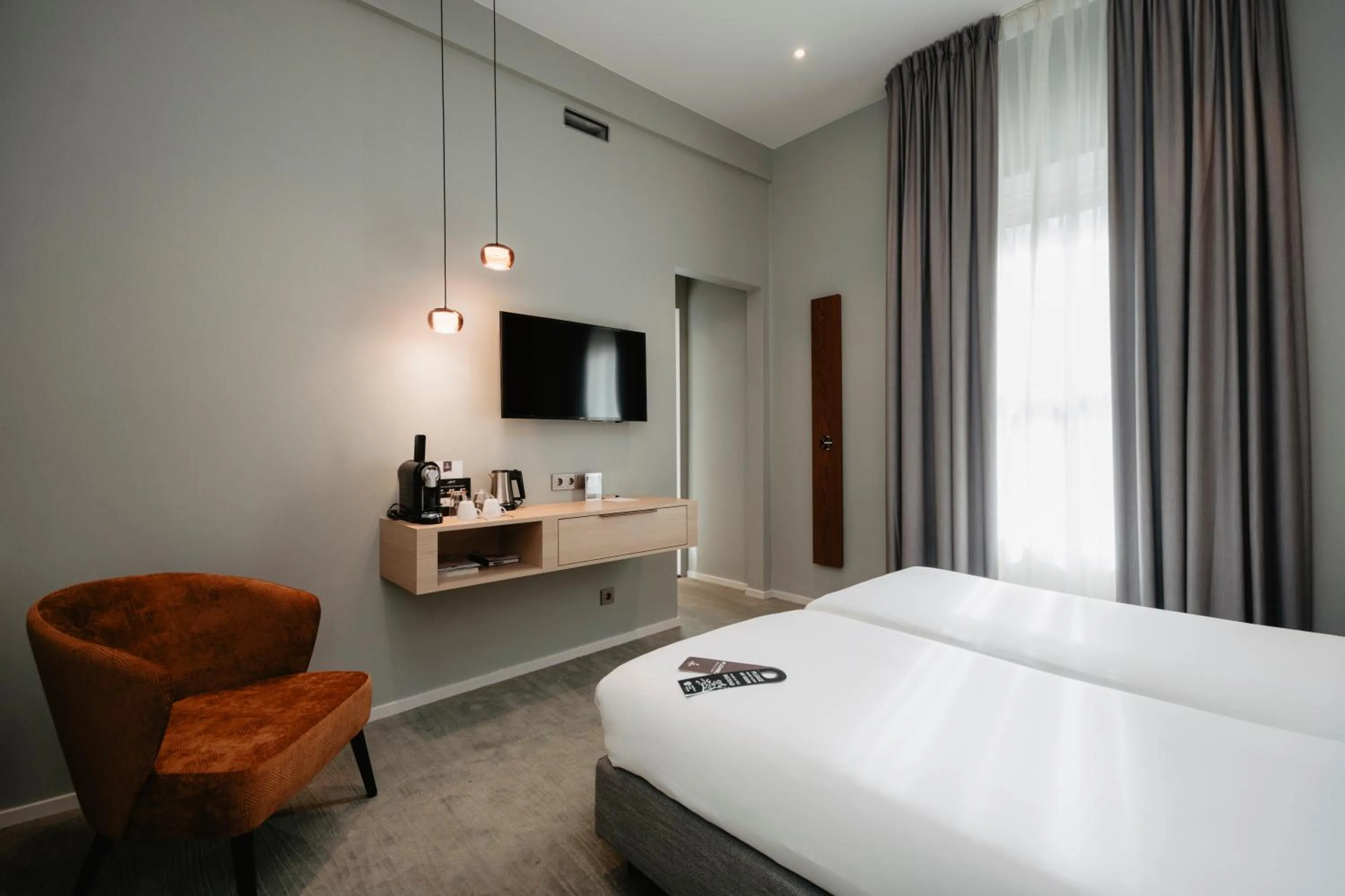 Photo of the whole room, Bed in Leerhotel Het Klooster