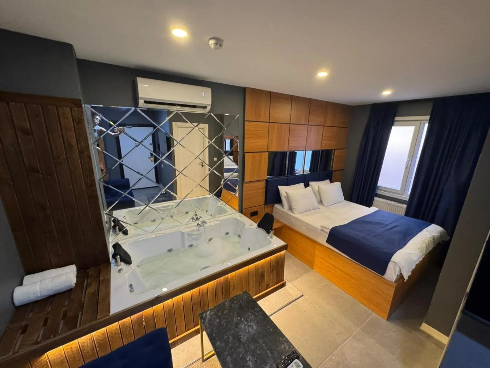 Photo of the whole room, Bed in Guest Suites