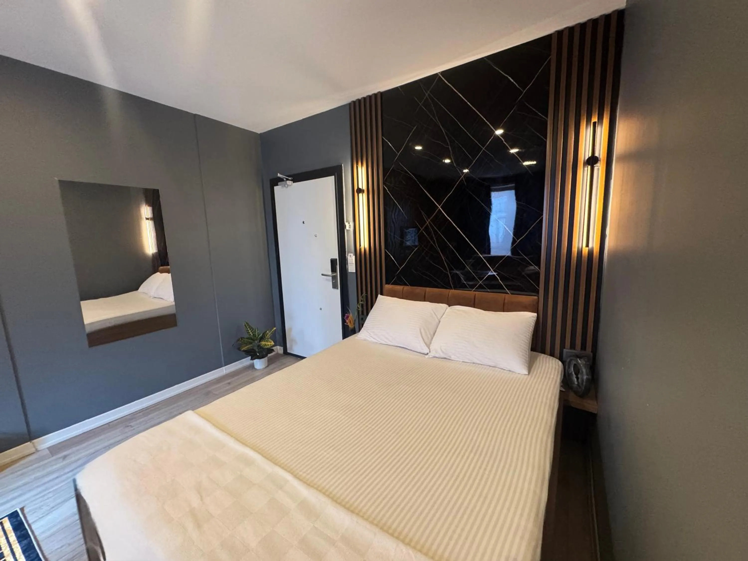 Bedroom, Bed in Guest Suites