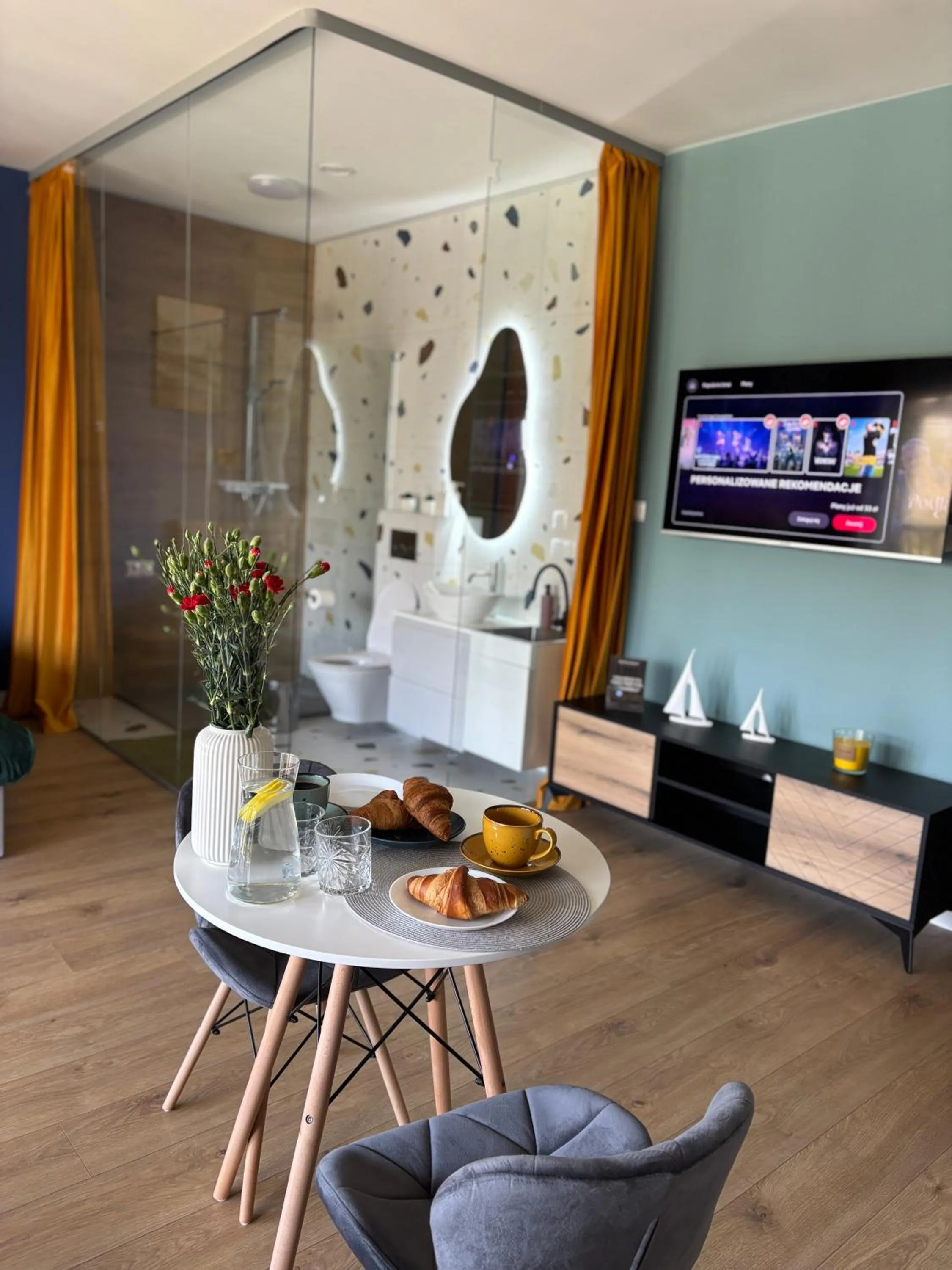 TV and multimedia in Flauta Apartamenty Augustów nad Jeziorem Białym