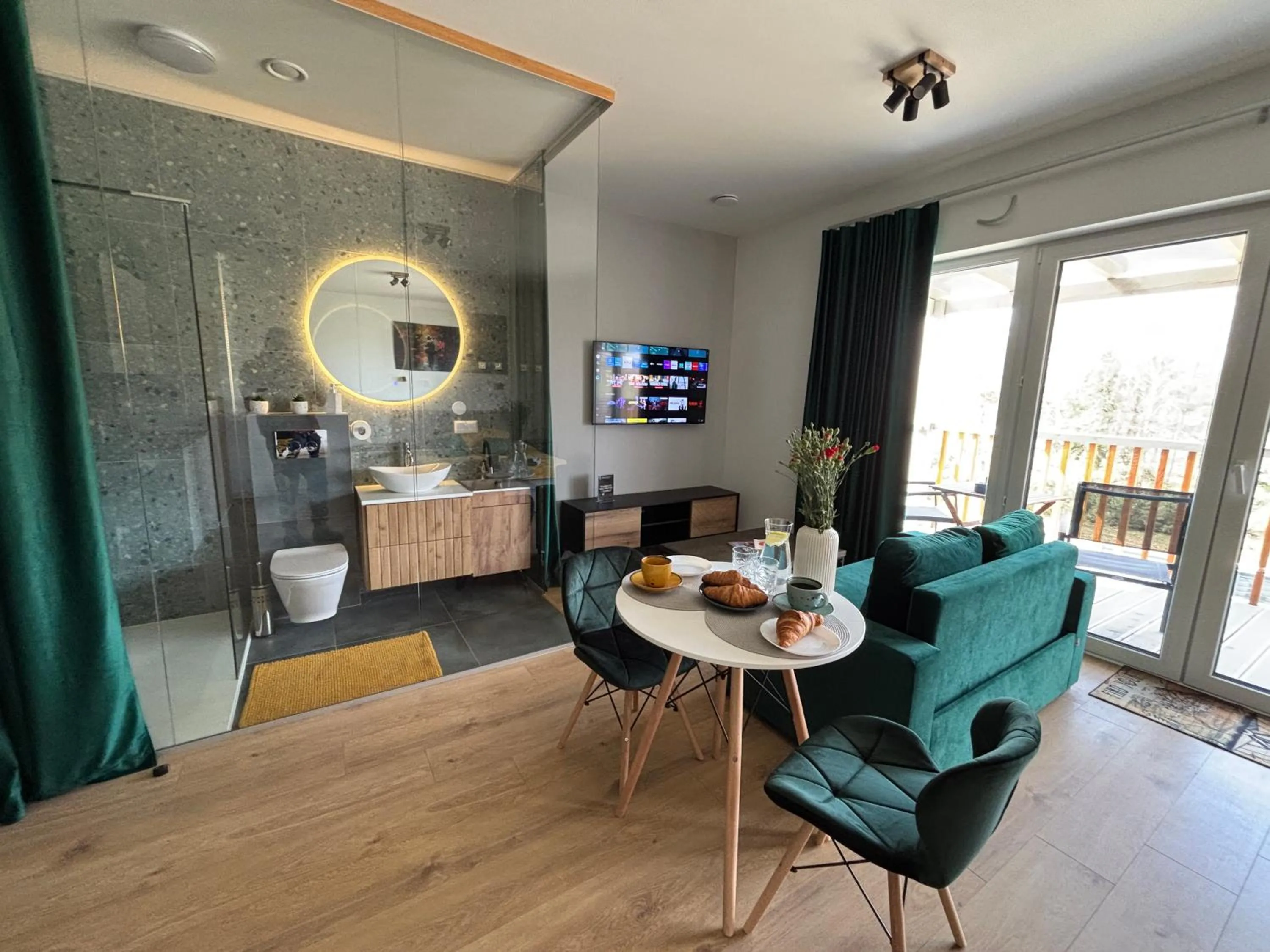 TV and multimedia in Flauta Apartamenty Augustów nad Jeziorem Białym
