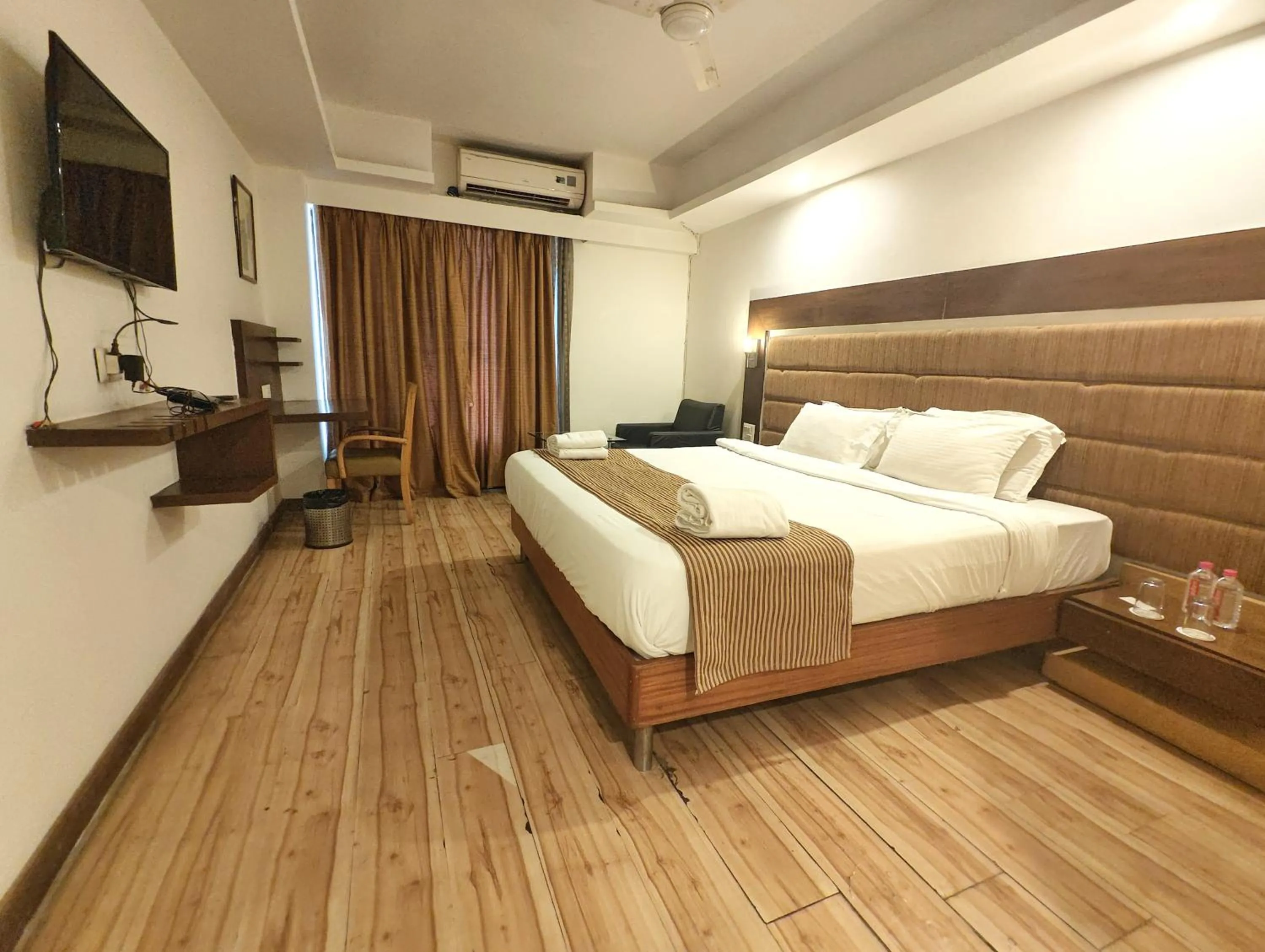 Photo of the whole room, Bed in The Sky Comfort, Ahmedabad