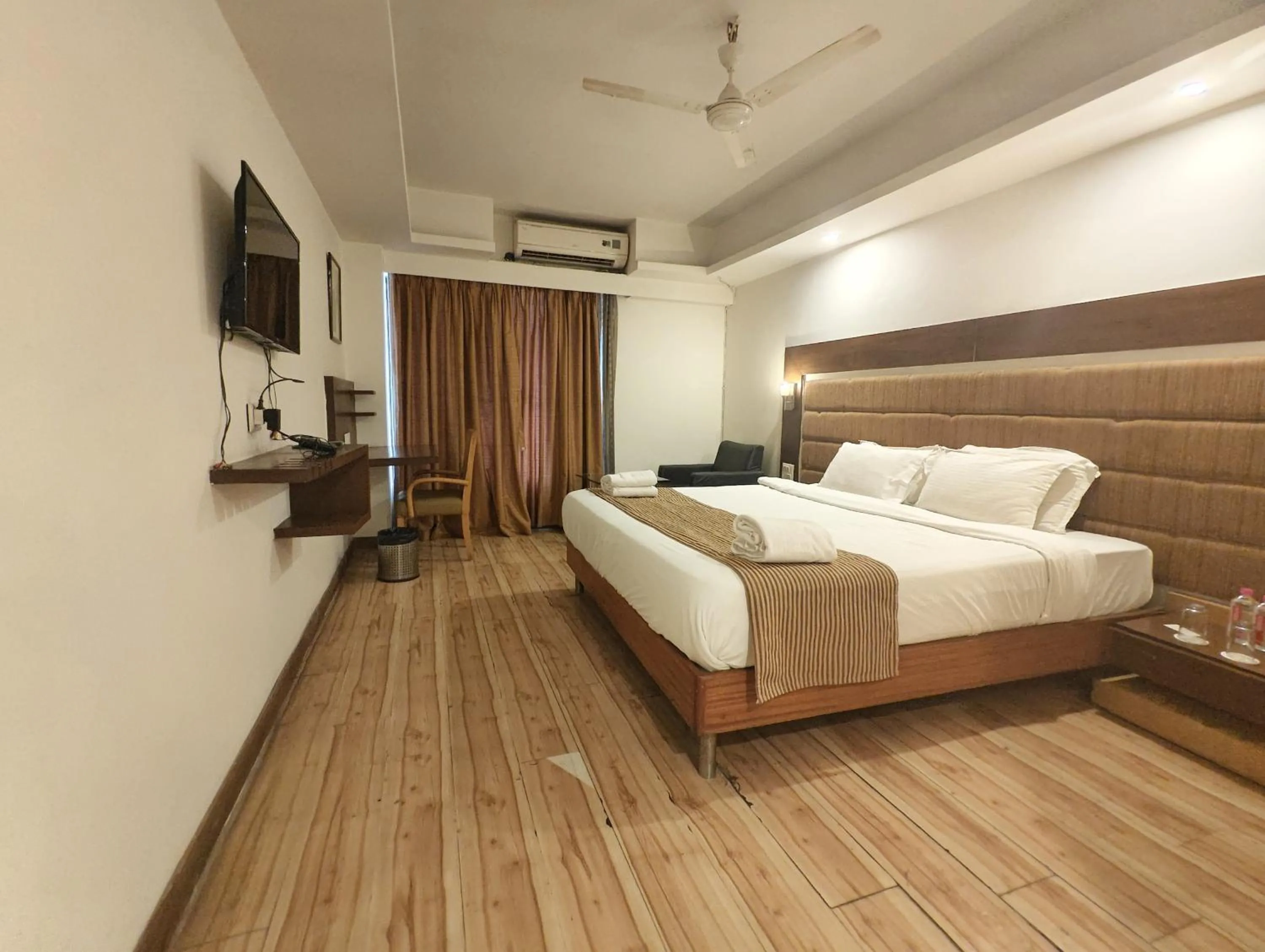 Photo of the whole room, Bed in The Sky Comfort, Ahmedabad