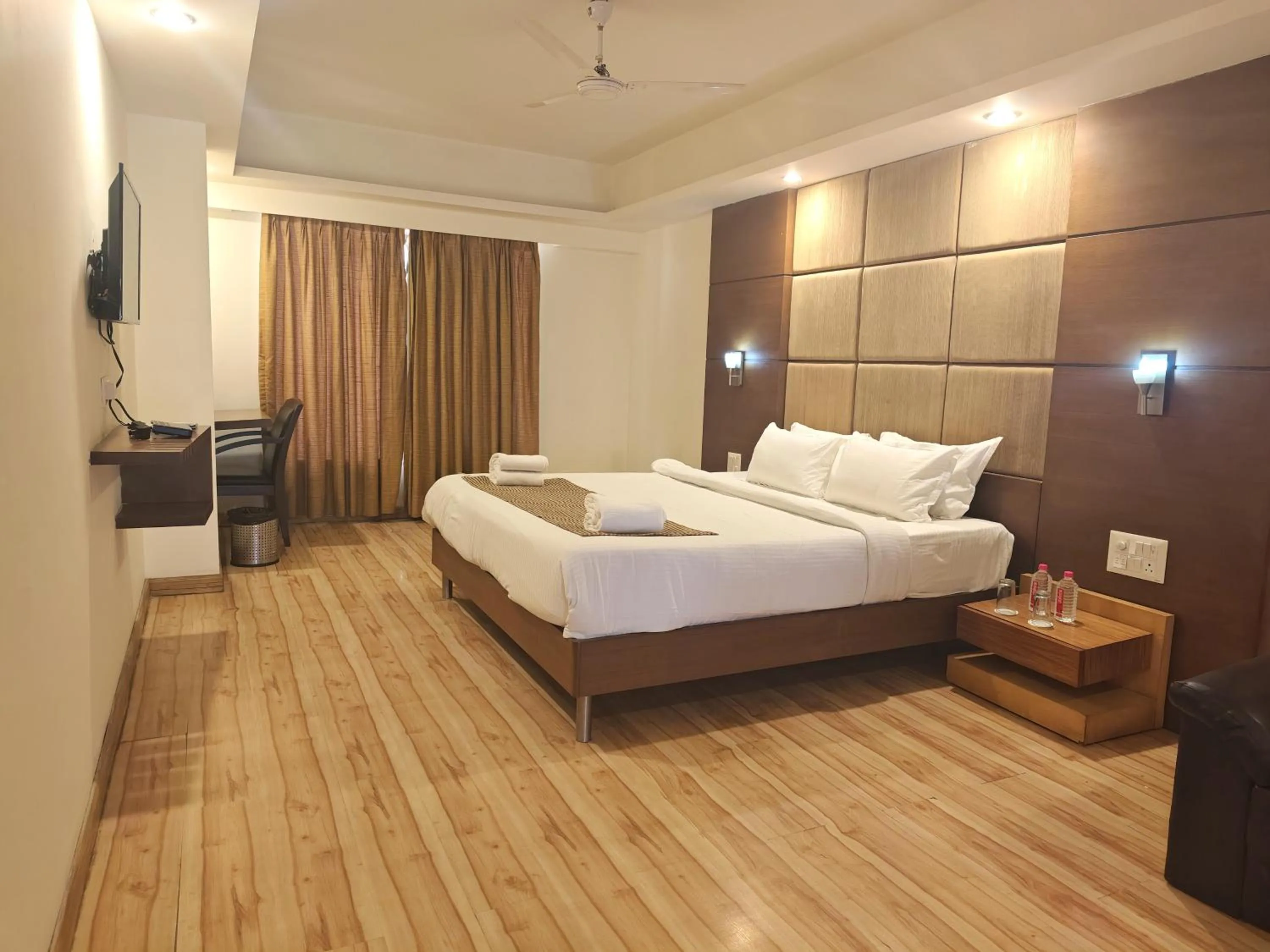 Photo of the whole room, Bed in The Sky Comfort, Ahmedabad