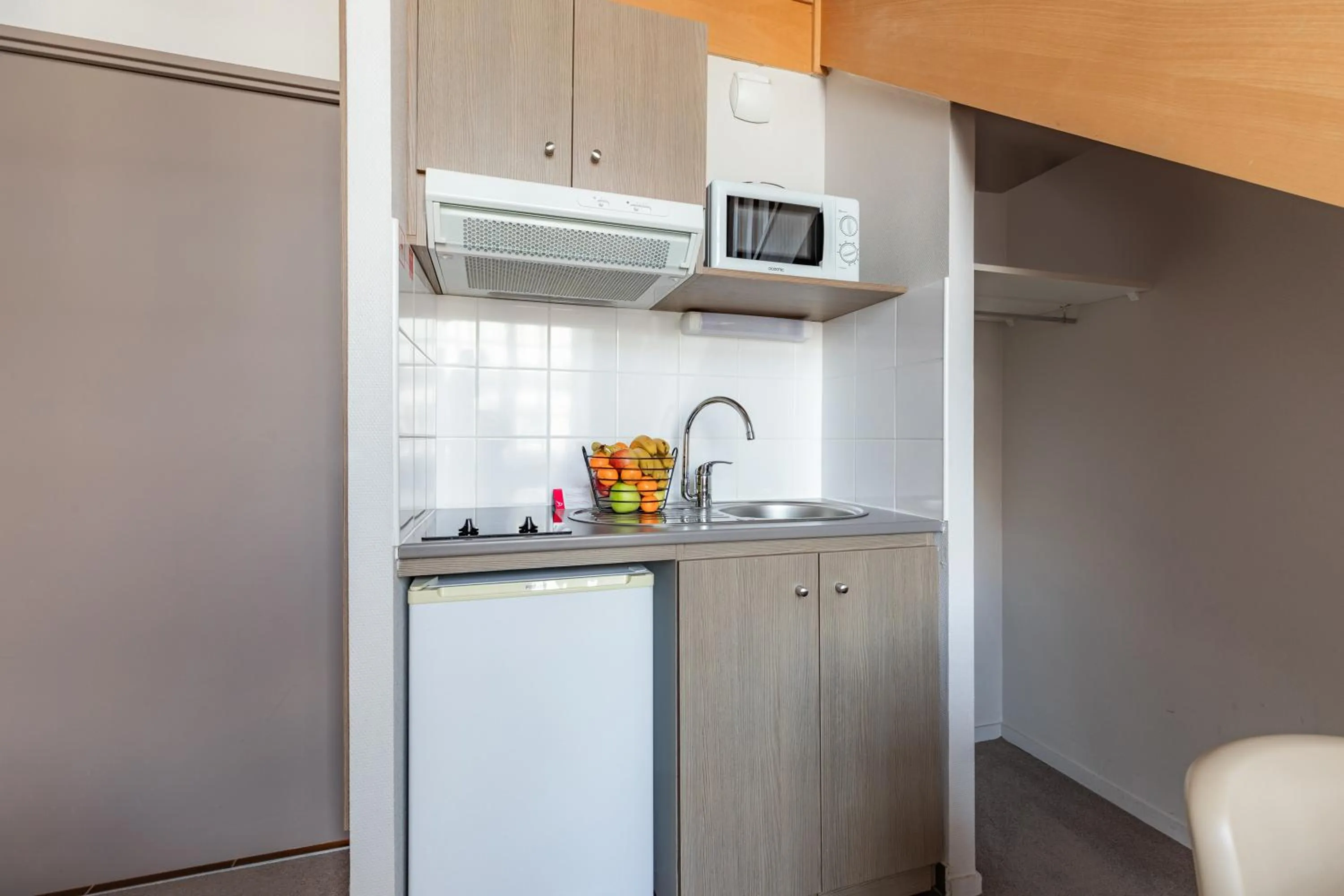 Kitchen or kitchenette in Appart’City Confort Reims Centre