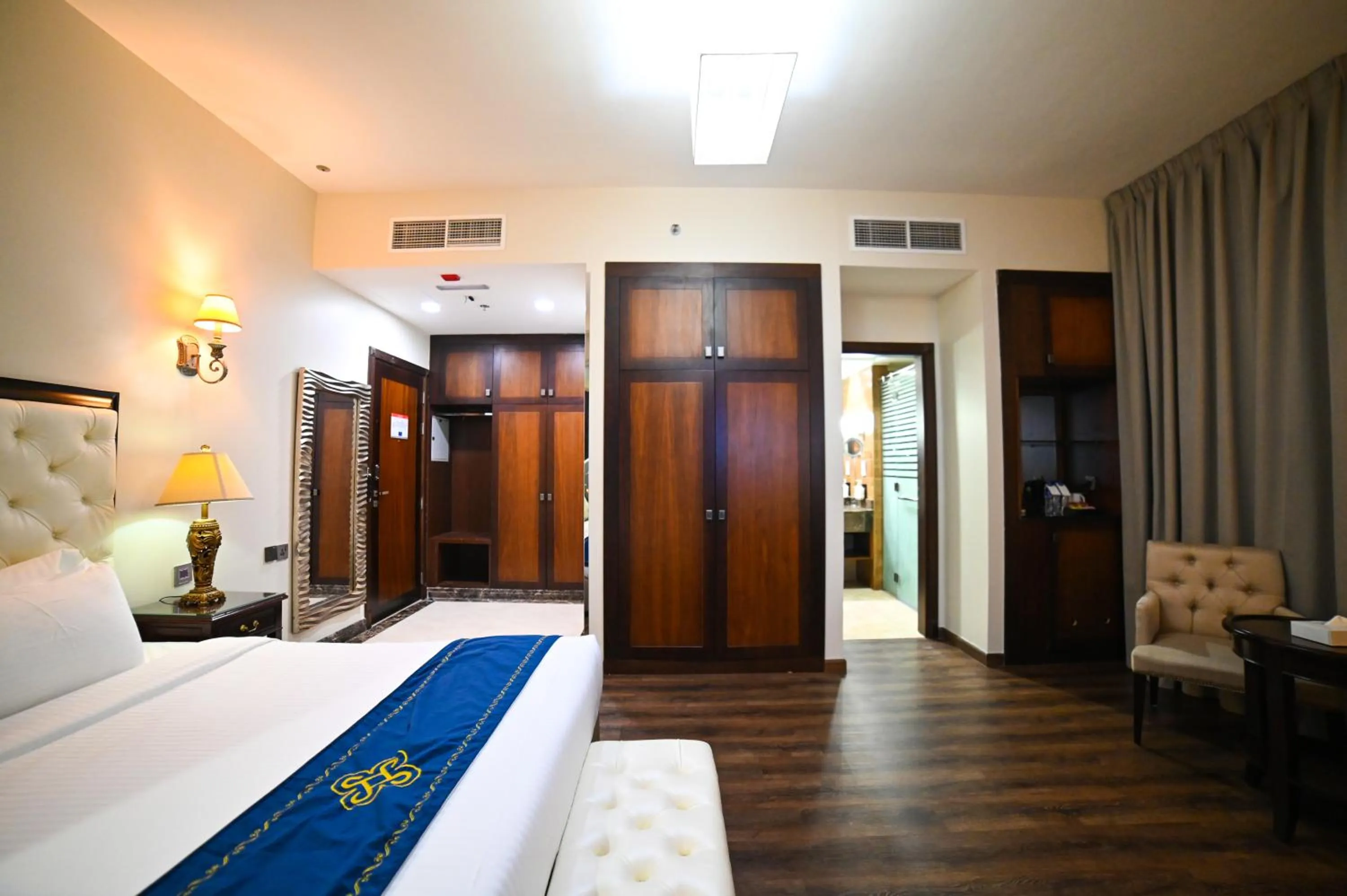 Bedroom, Bed in Seven Seas Hotel