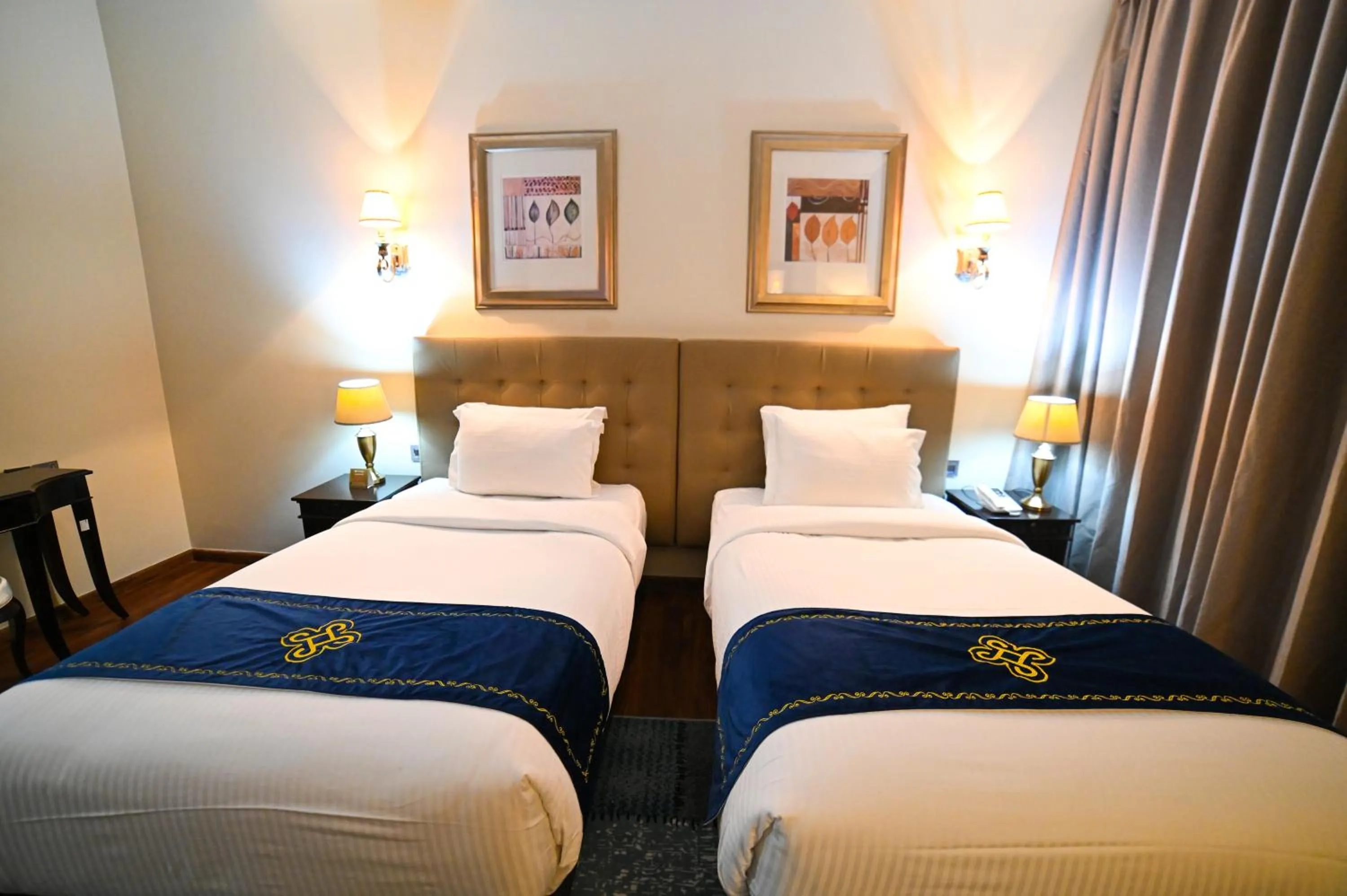 Bedroom, Bed in Seven Seas Hotel