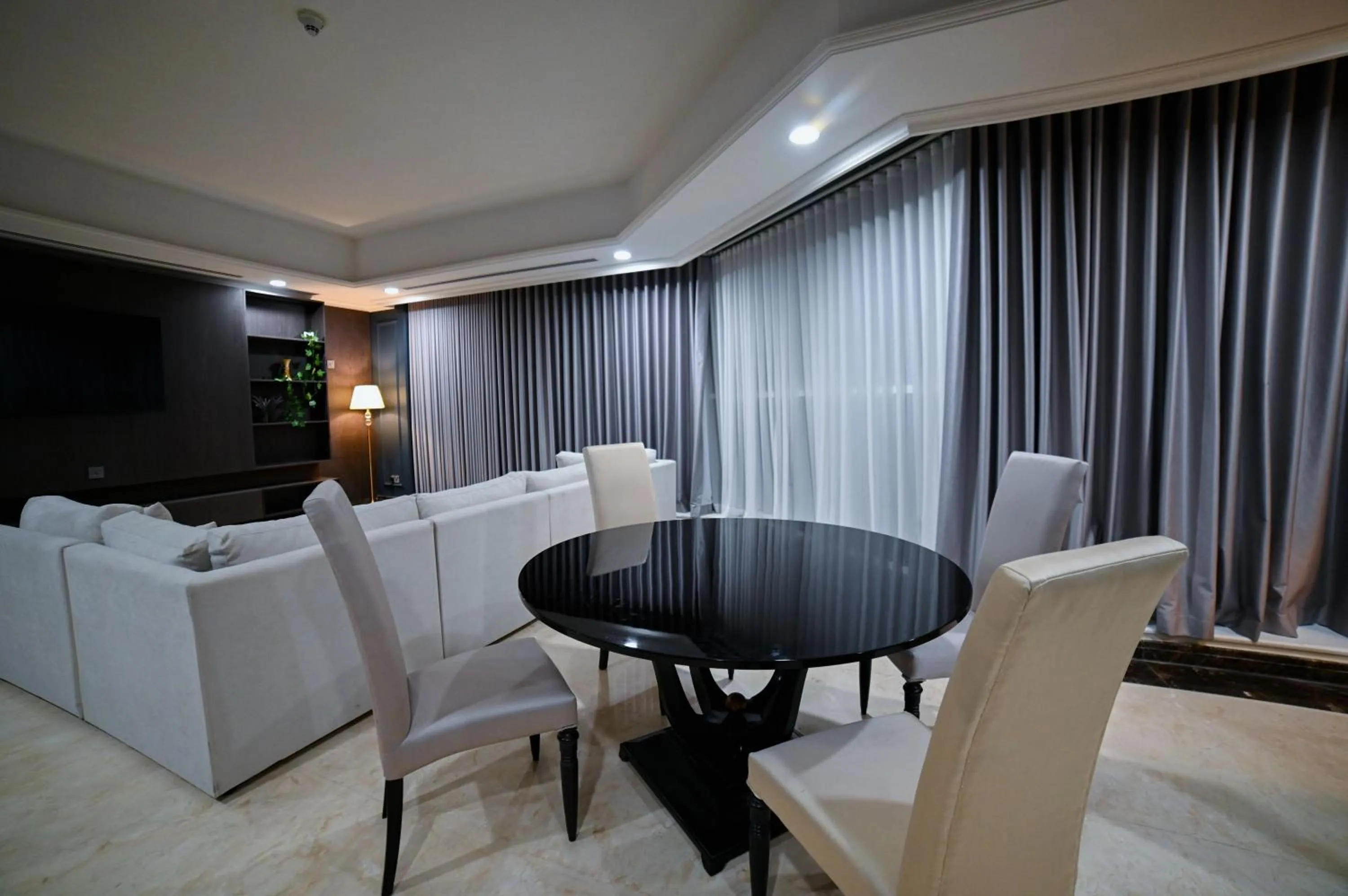 Living room in Seven Seas Hotel