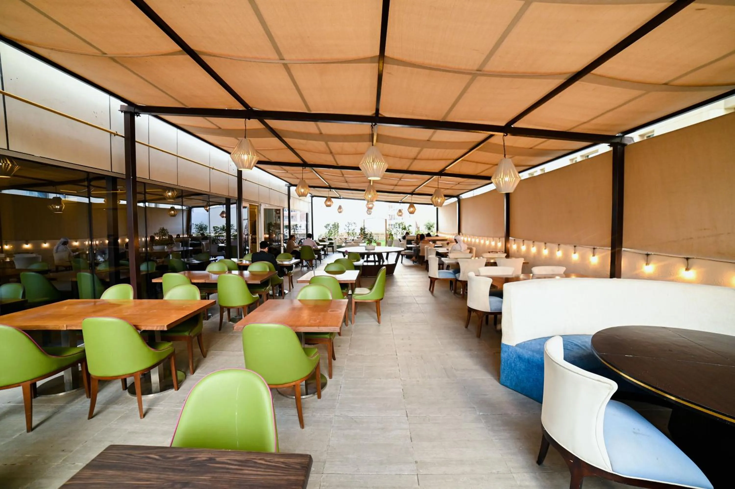 Restaurant/places to eat in Seven Seas Hotel