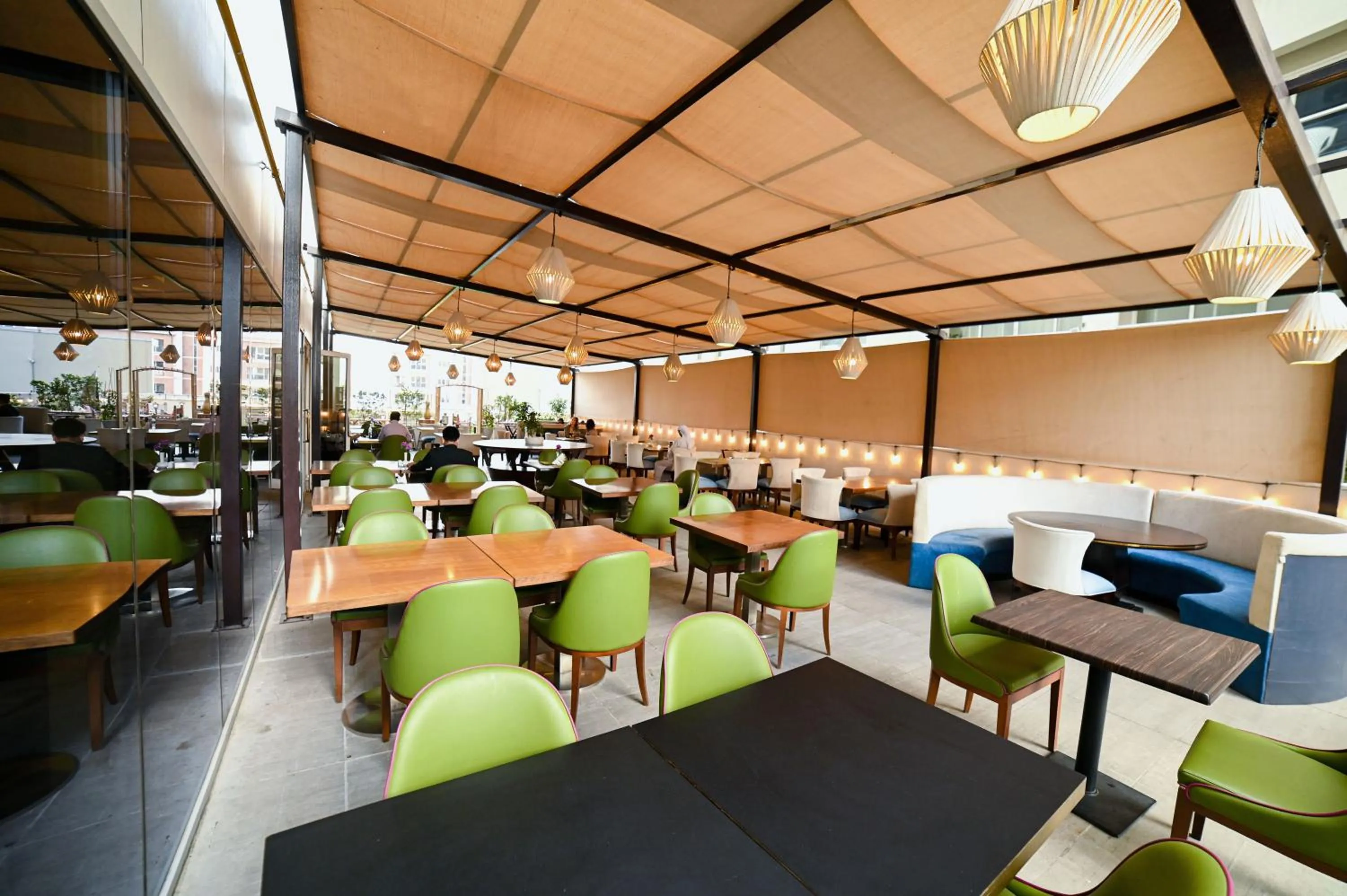 Restaurant/places to eat in Seven Seas Hotel