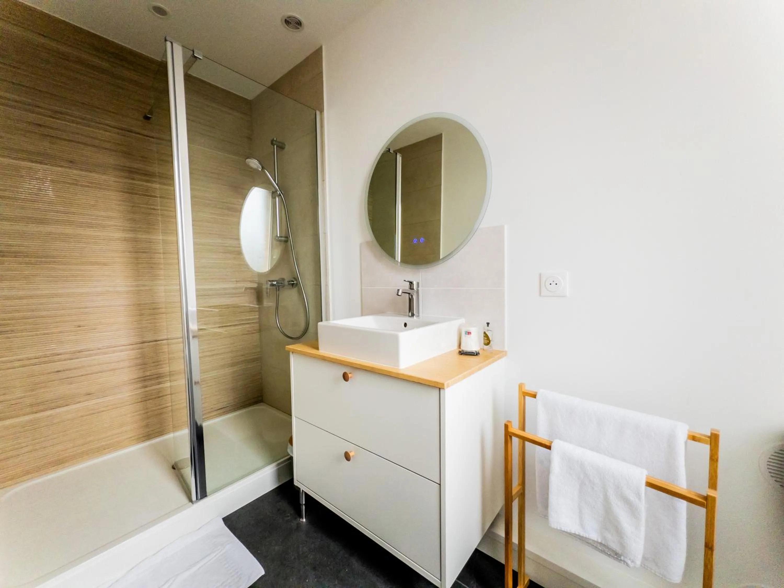 Shower in Hotel Joly