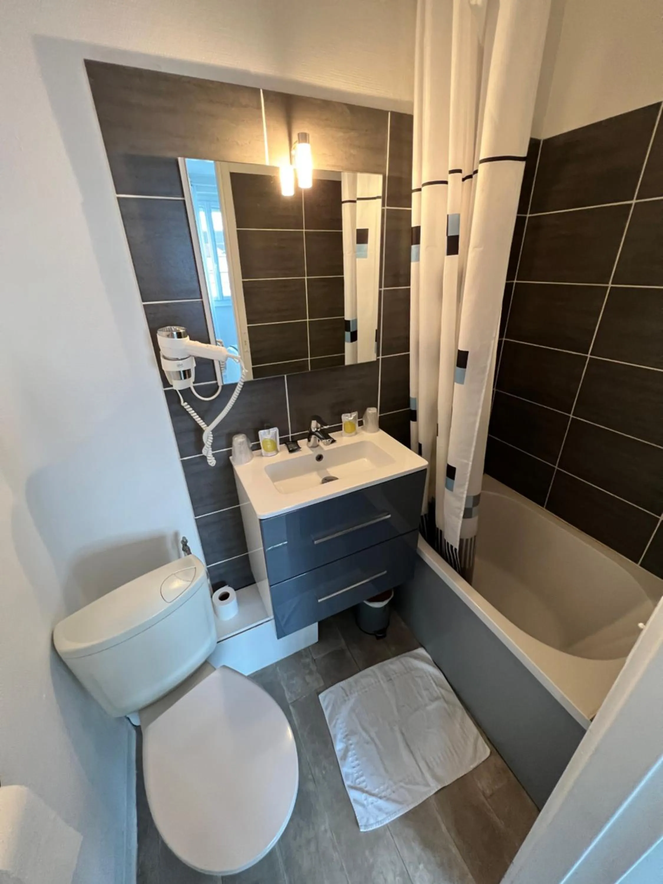 Bathroom in Hotel Joly