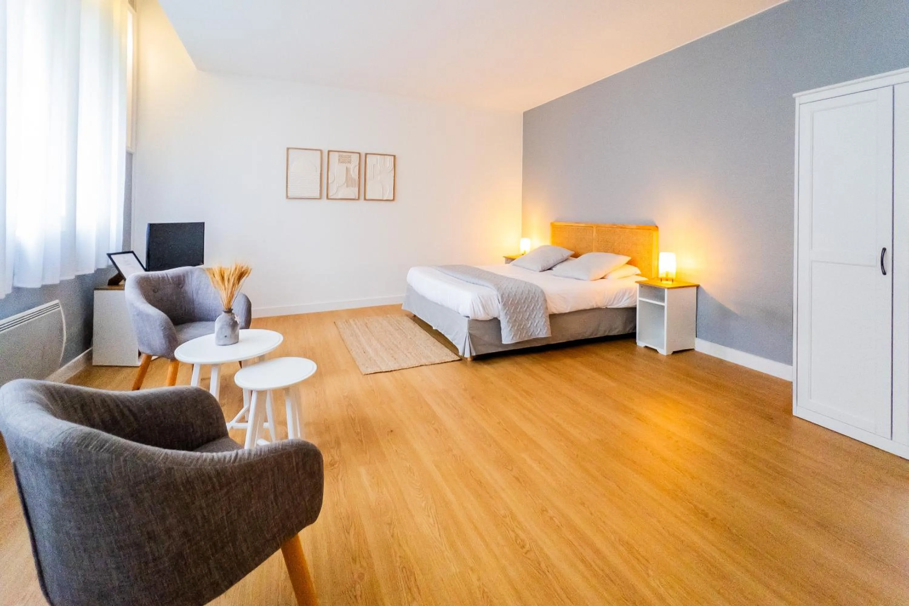 Photo of the whole room, Bed in Hotel Joly