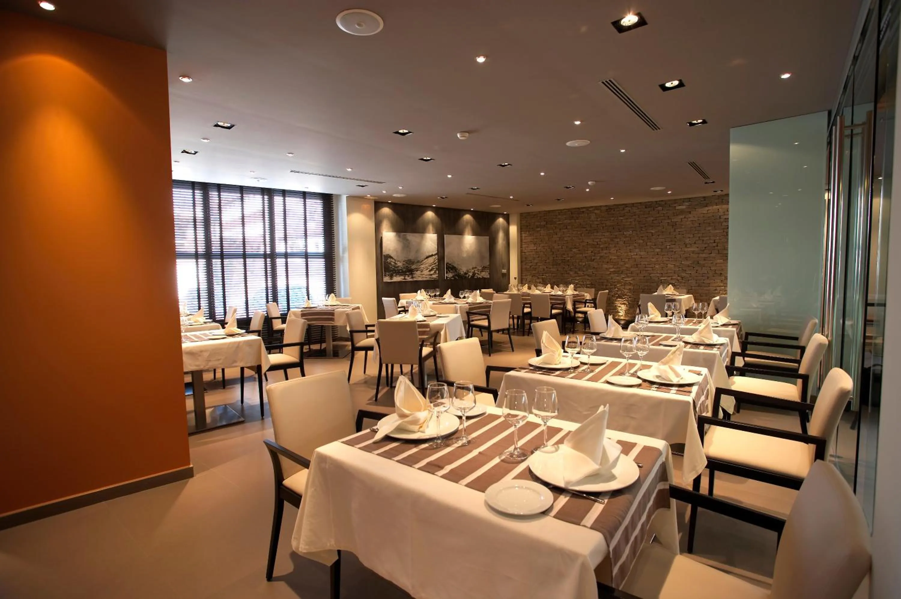 Restaurant/places to eat in Hotel La Trufa Negra