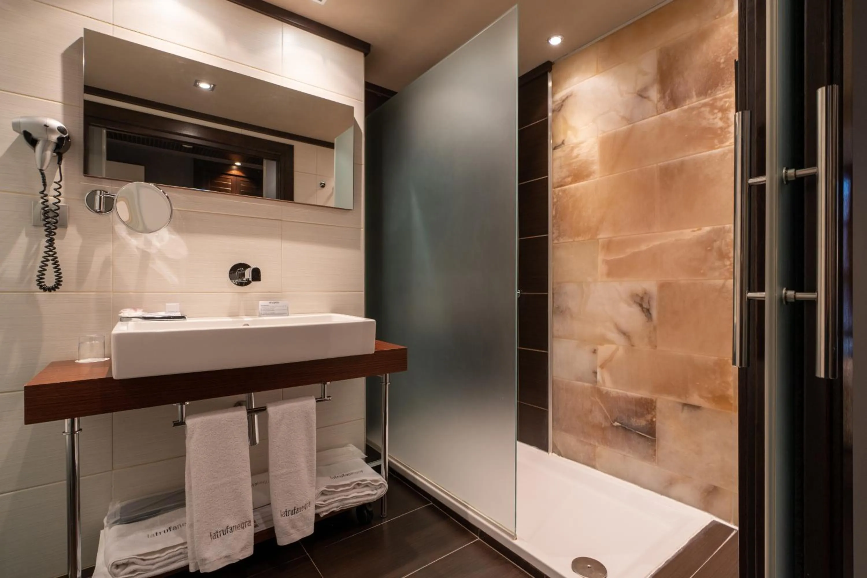 Shower in Hotel La Trufa Negra