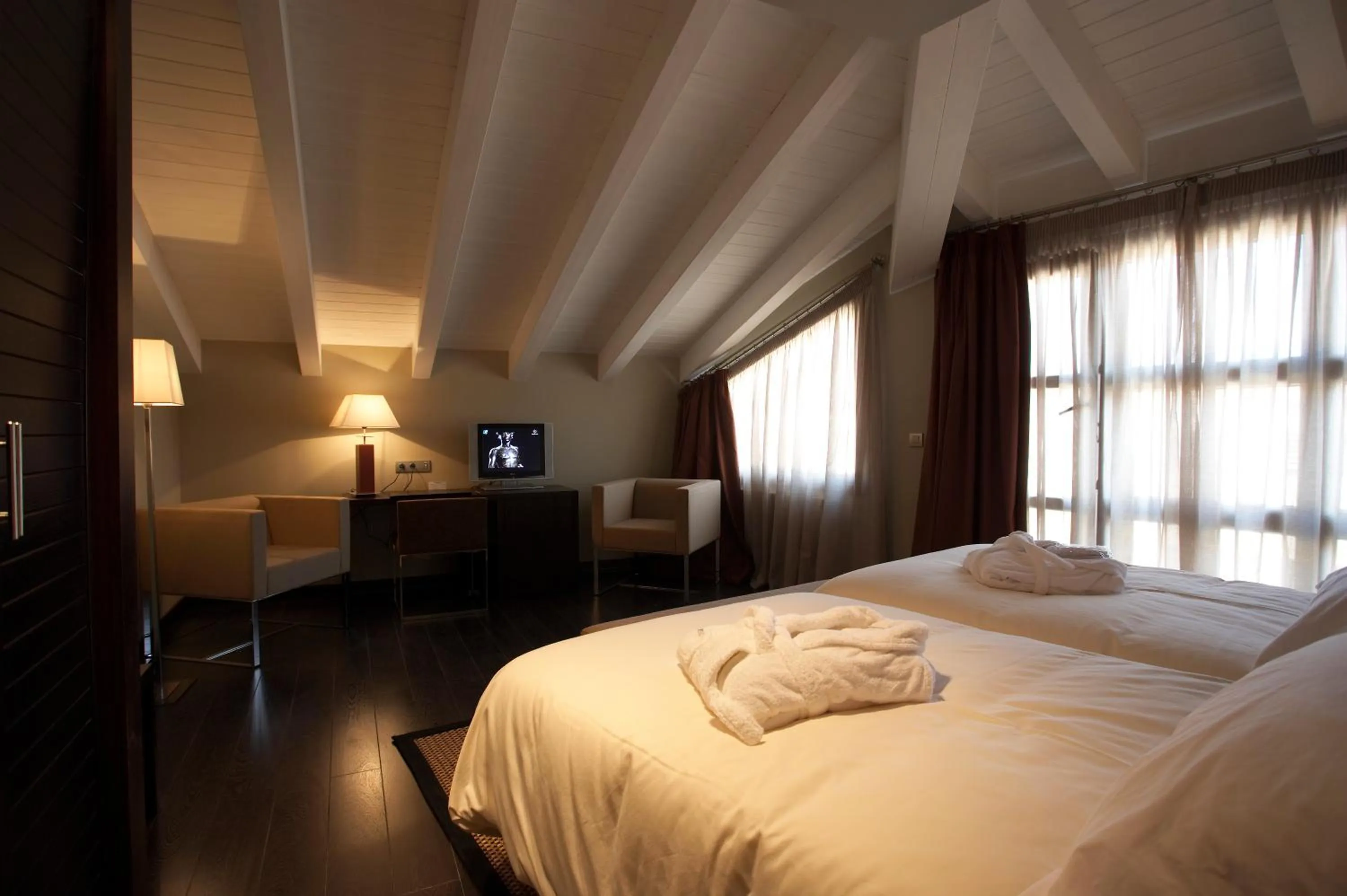 Photo of the whole room, Bed in Hotel La Trufa Negra