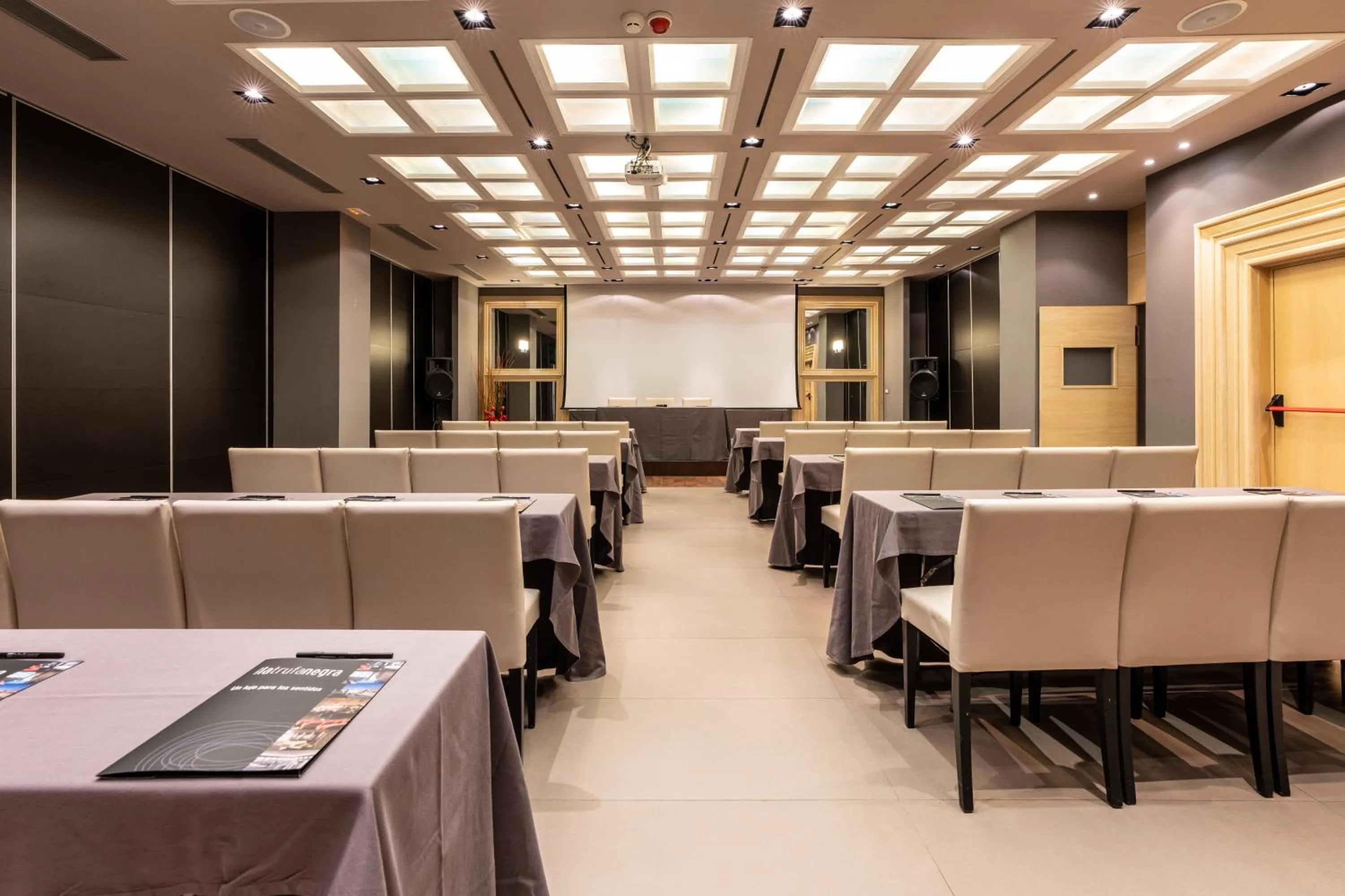Meeting/conference room in Hotel La Trufa Negra