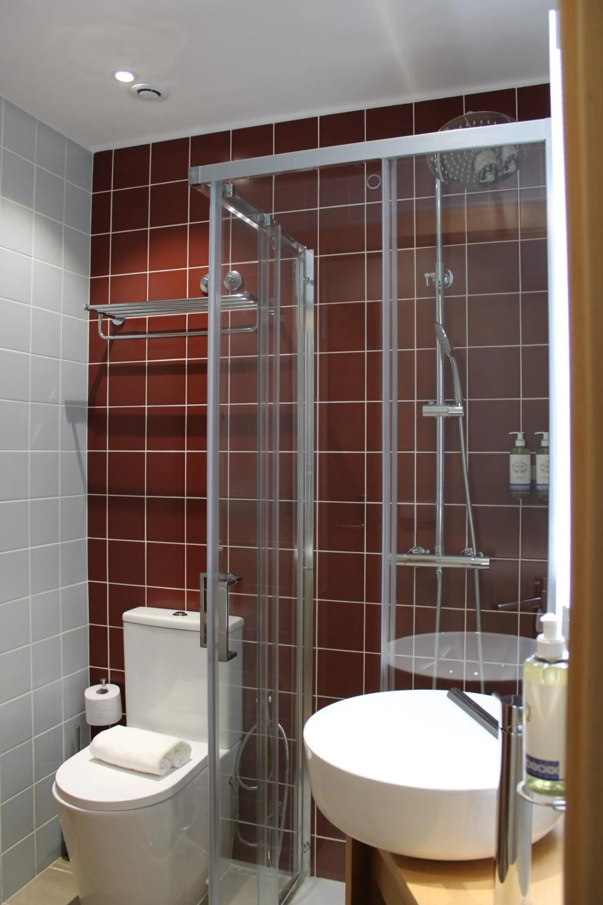 Toilet in Oporto Station Hostel & Rooms