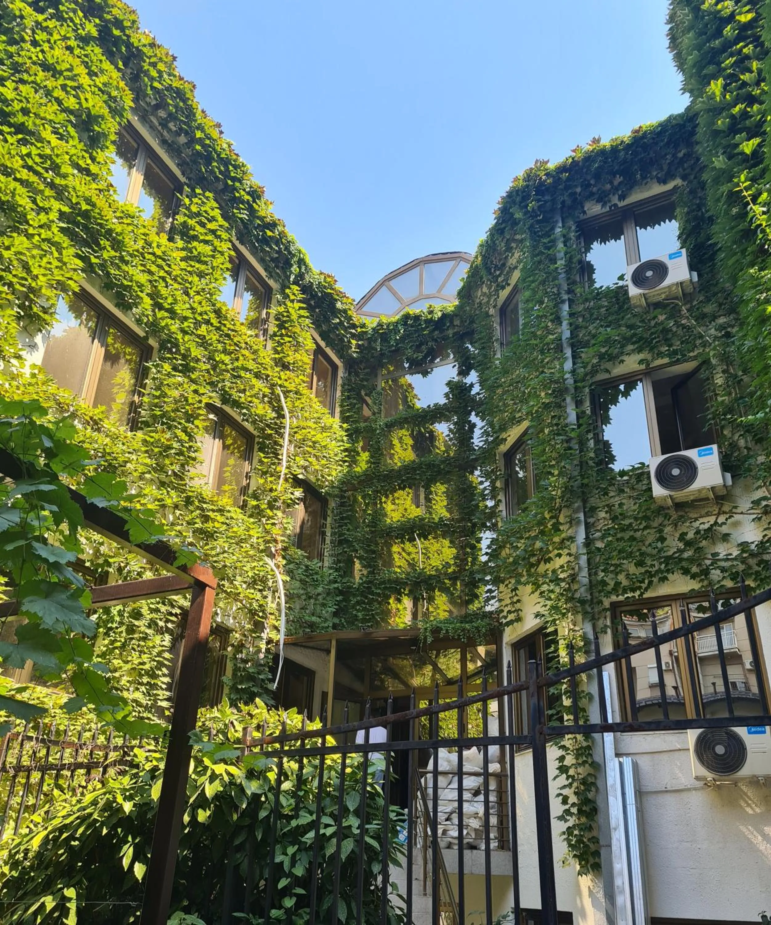 Property building in Fera