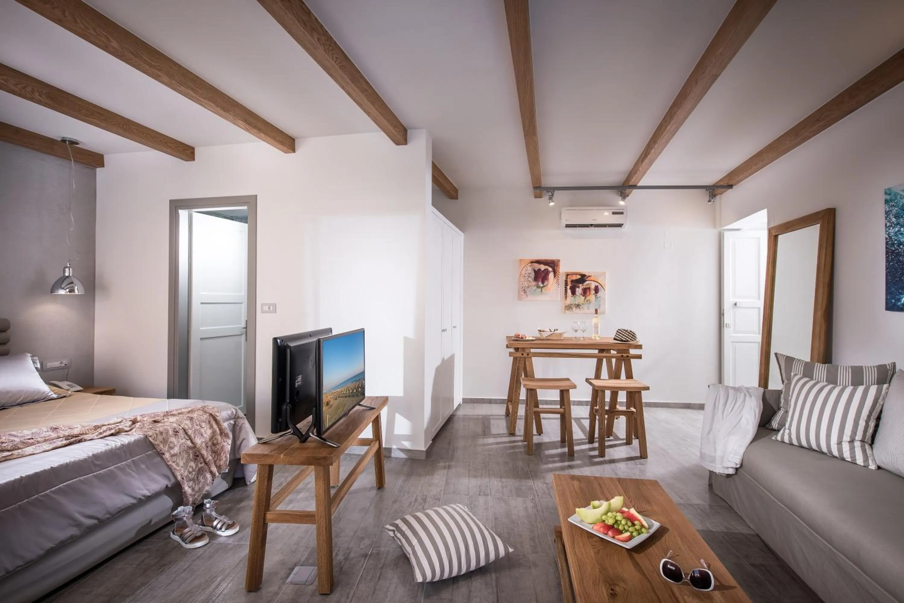 Photo of the whole room, Bed in Omiros Boutique Hotel (Adults Only)