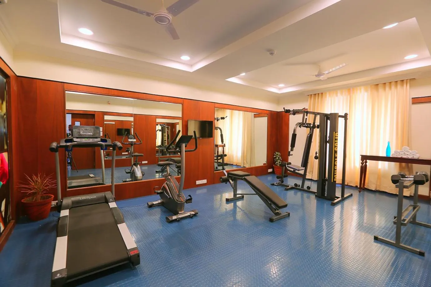 Fitness centre/facilities in Lilac Hotel 3rd Block