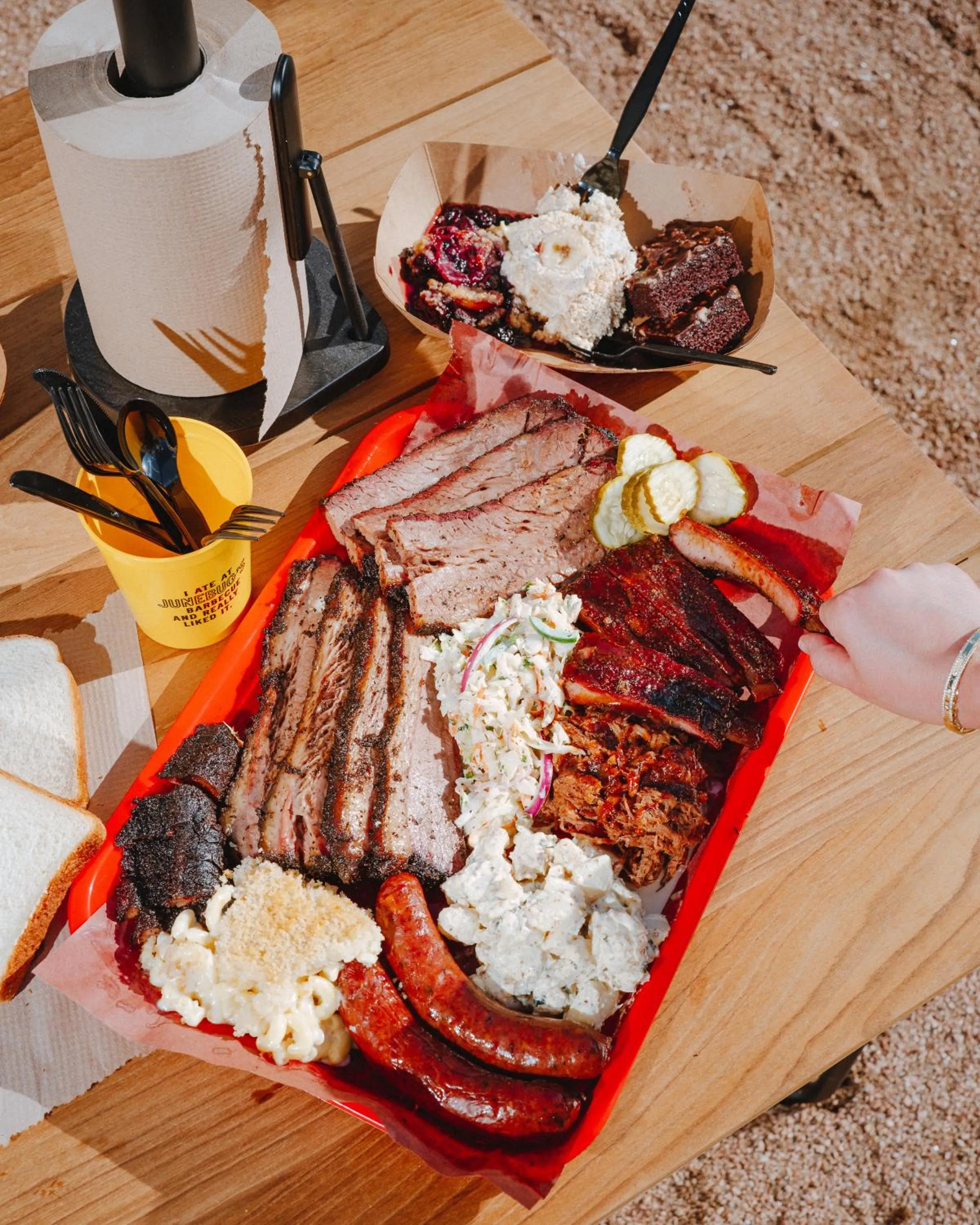 Restaurant/places to eat in Albert Hotel