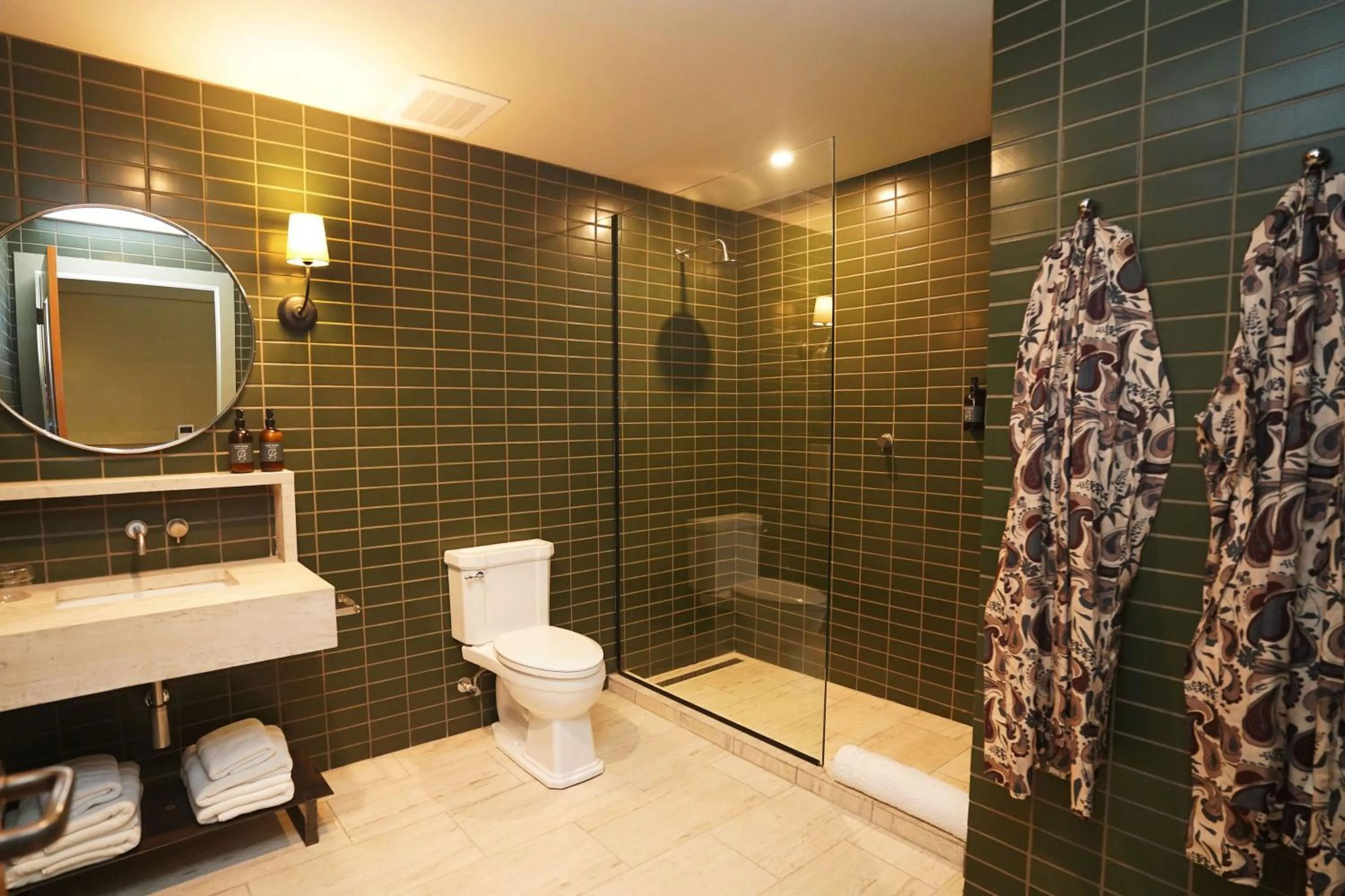 Shower in Albert Hotel