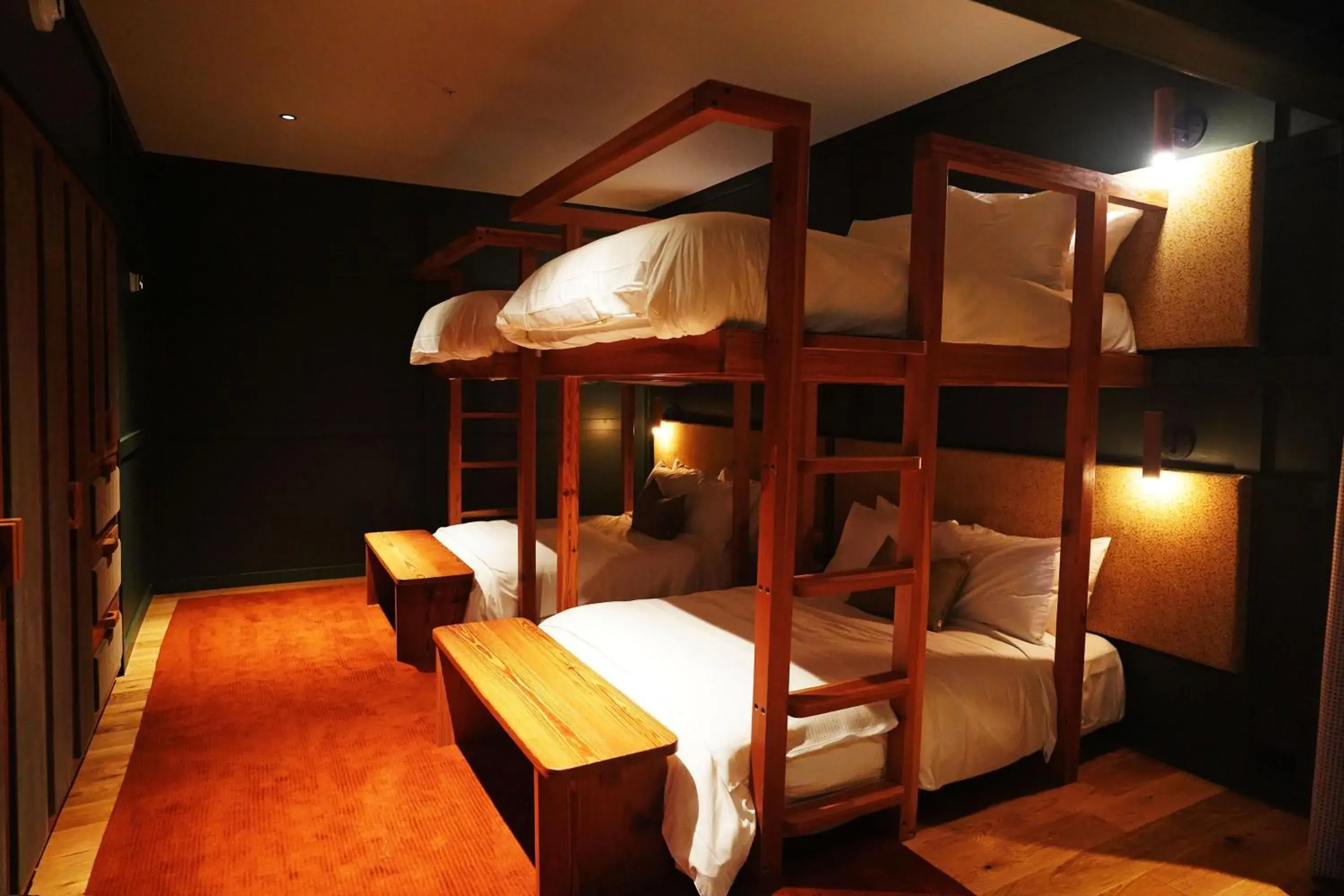 Deluxe Quadruple Room in Albert Hotel Deluxe Quadruple Room in Albert Hotel