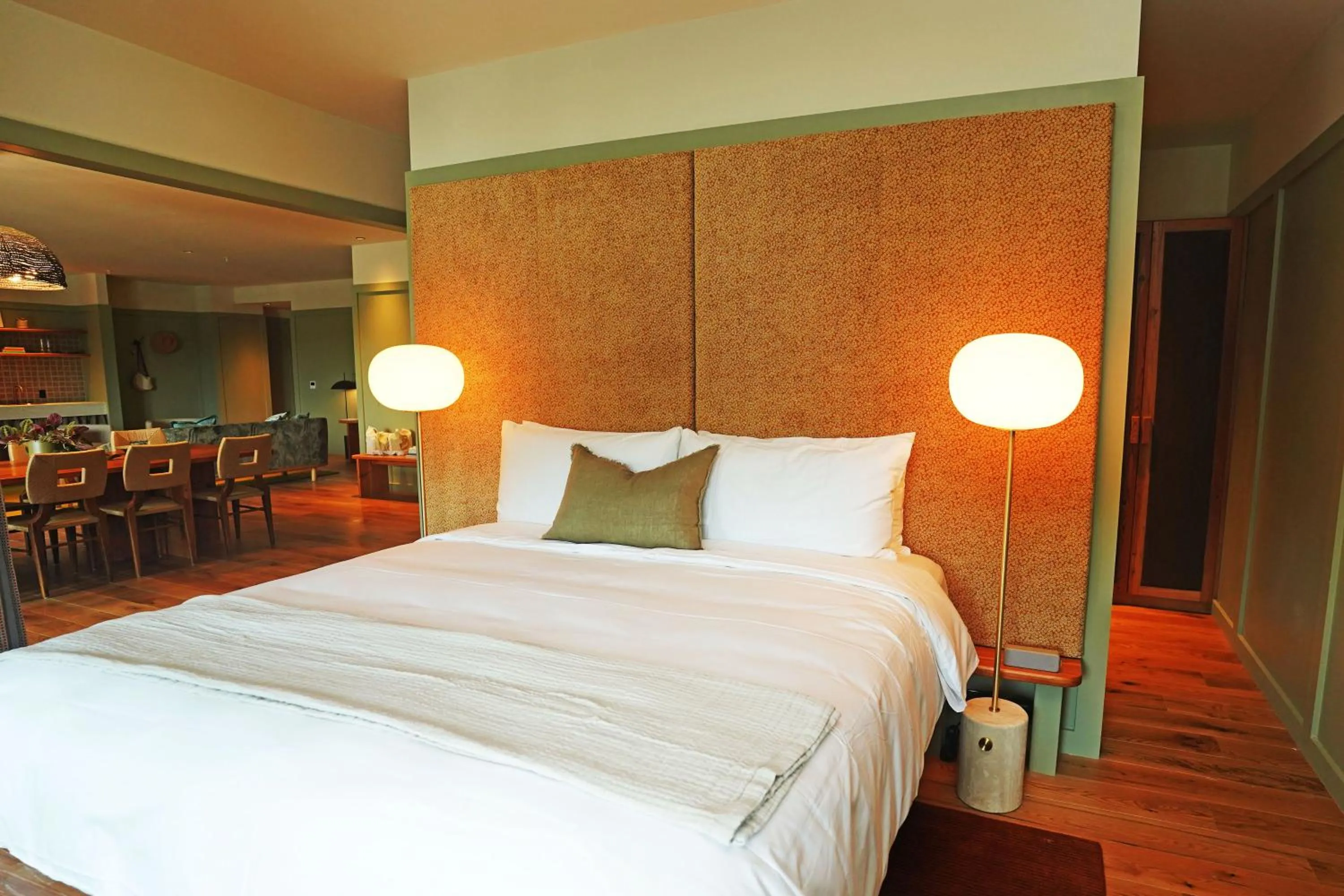 Photo of the whole room, Bed in Albert Hotel