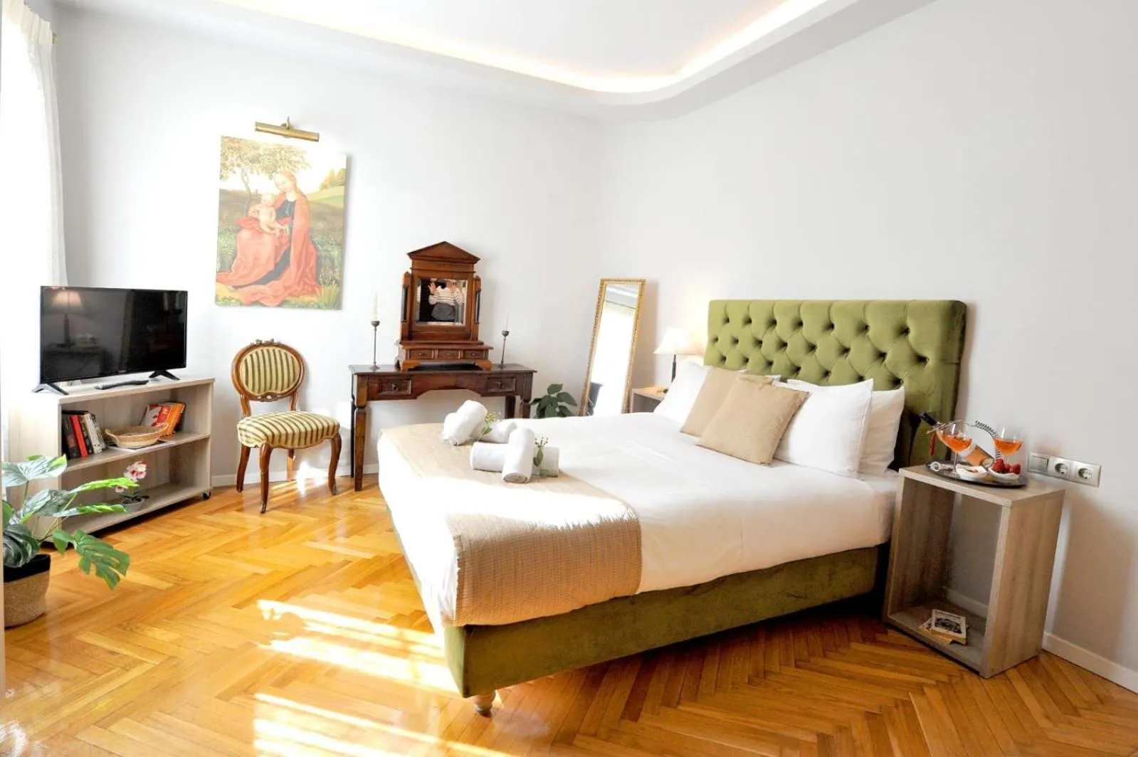 Communal lounge/ TV room, Bed in My Athens House