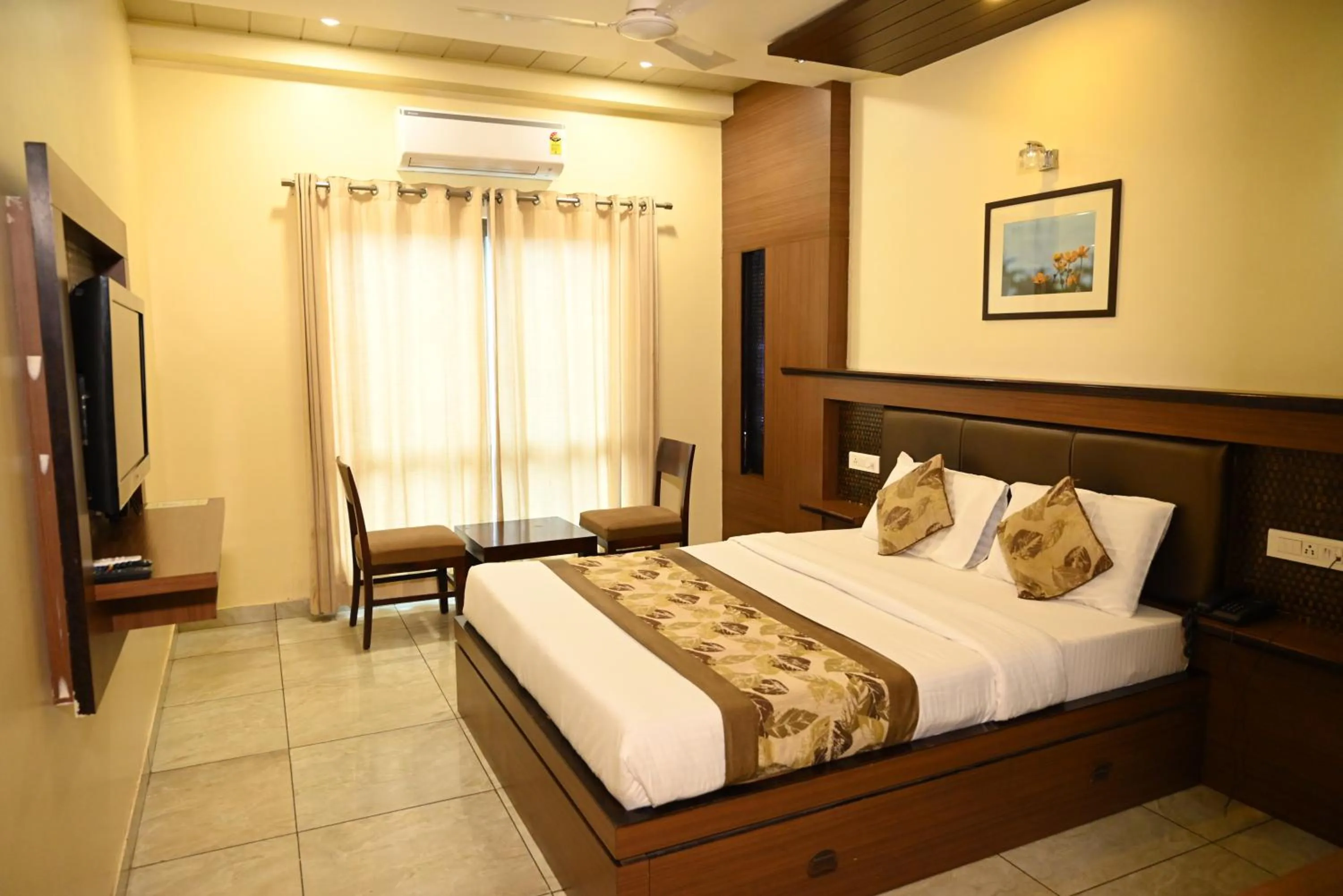 Photo of the whole room, Bed in Hotel Plaza Inn, Ajmer
