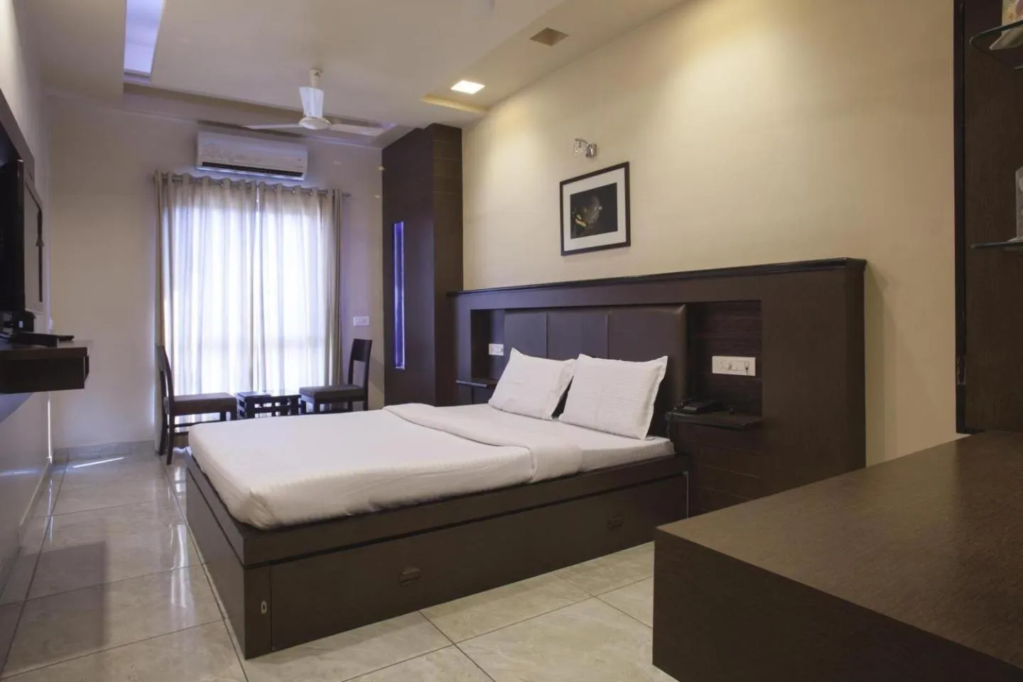 Photo of the whole room, Bed in Hotel Plaza Inn, Ajmer