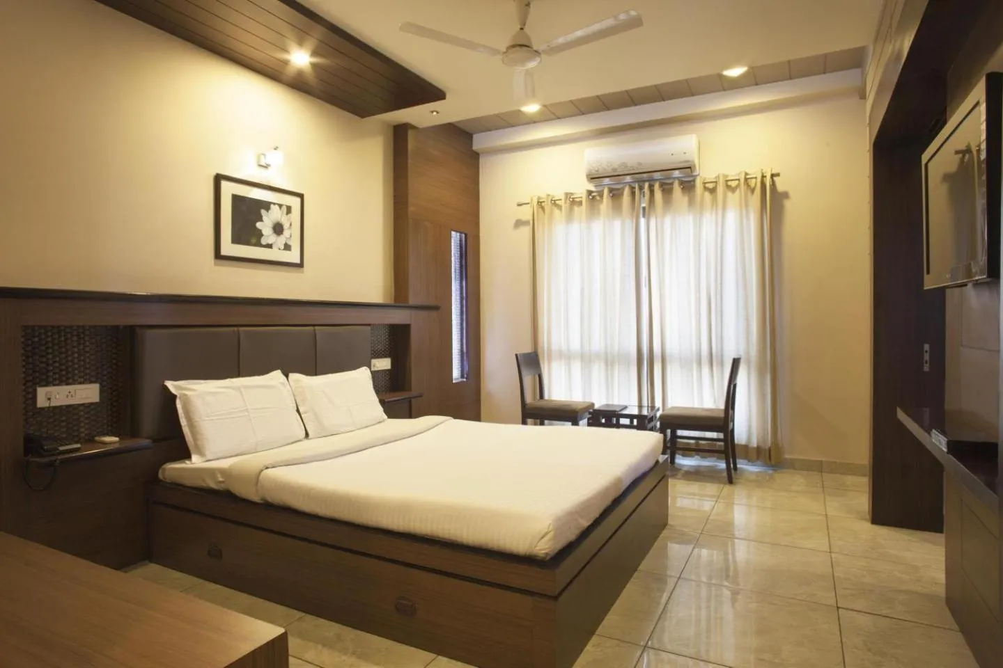 Photo of the whole room, Bed in Hotel Plaza Inn, Ajmer