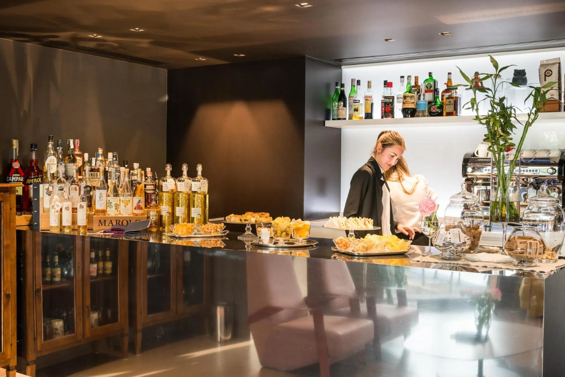 Lounge or bar in Point Hotel