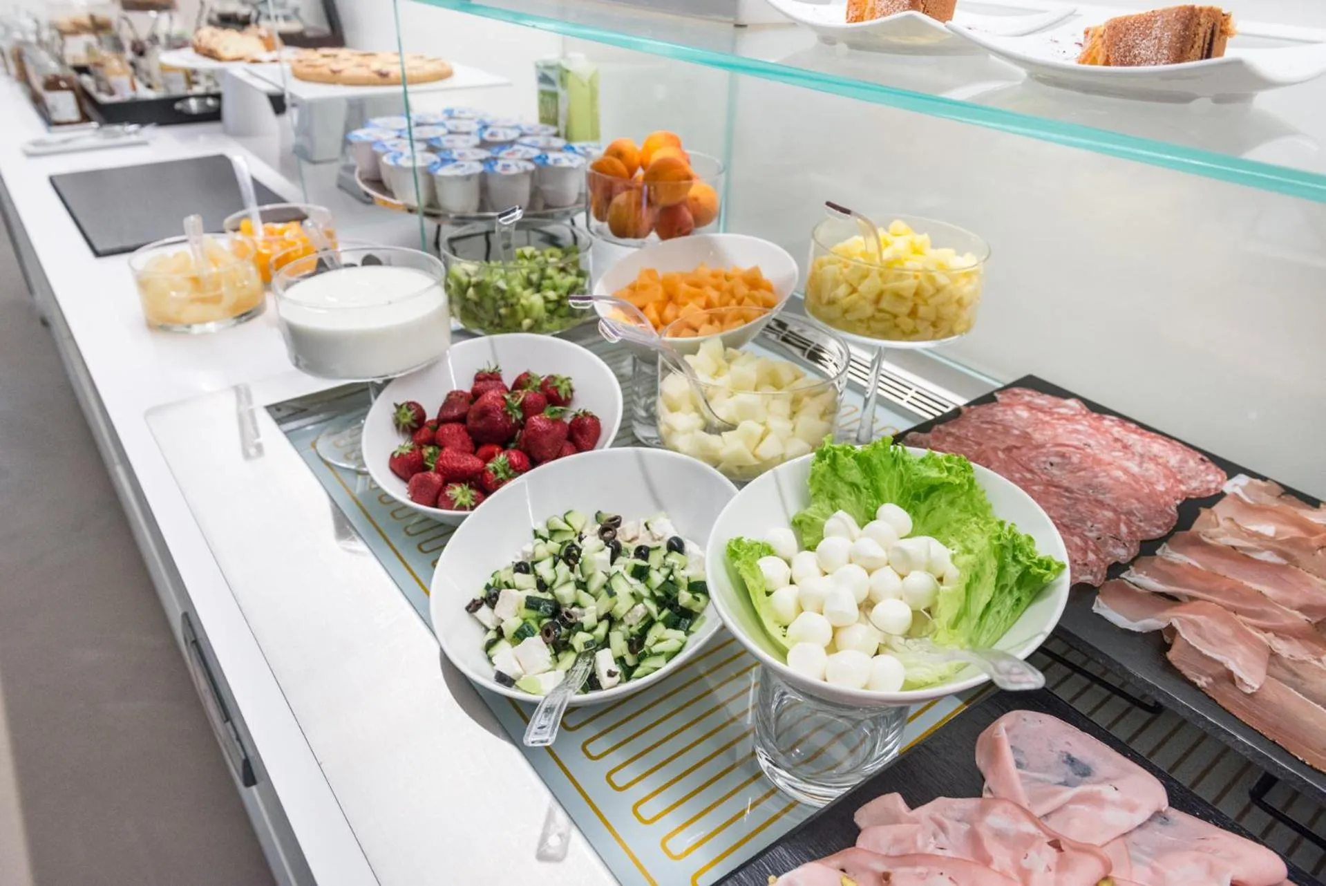 Buffet breakfast in Point Hotel