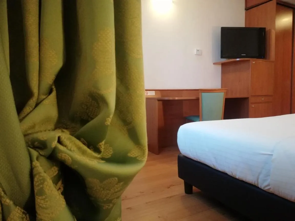 Bedroom, Bed in Point Hotel