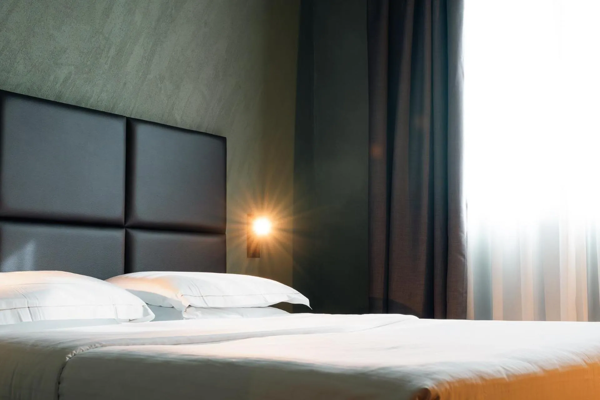 Bedroom, Bed in Point Hotel