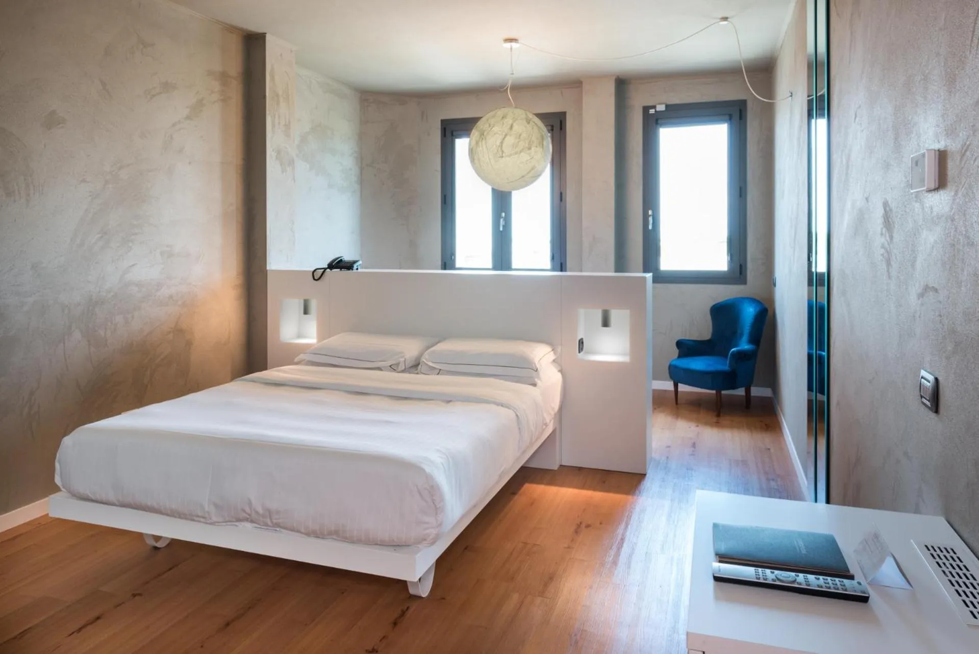 Bedroom, Bed in Point Hotel