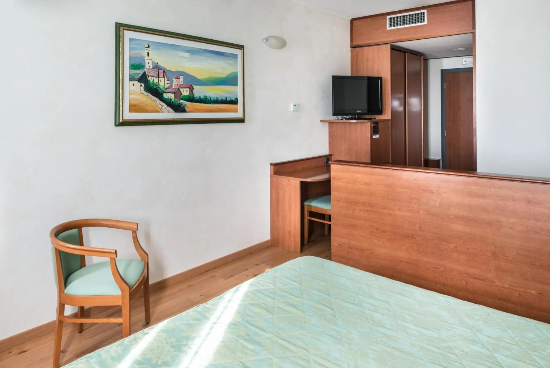 Photo of the whole room, Bed in Point Hotel