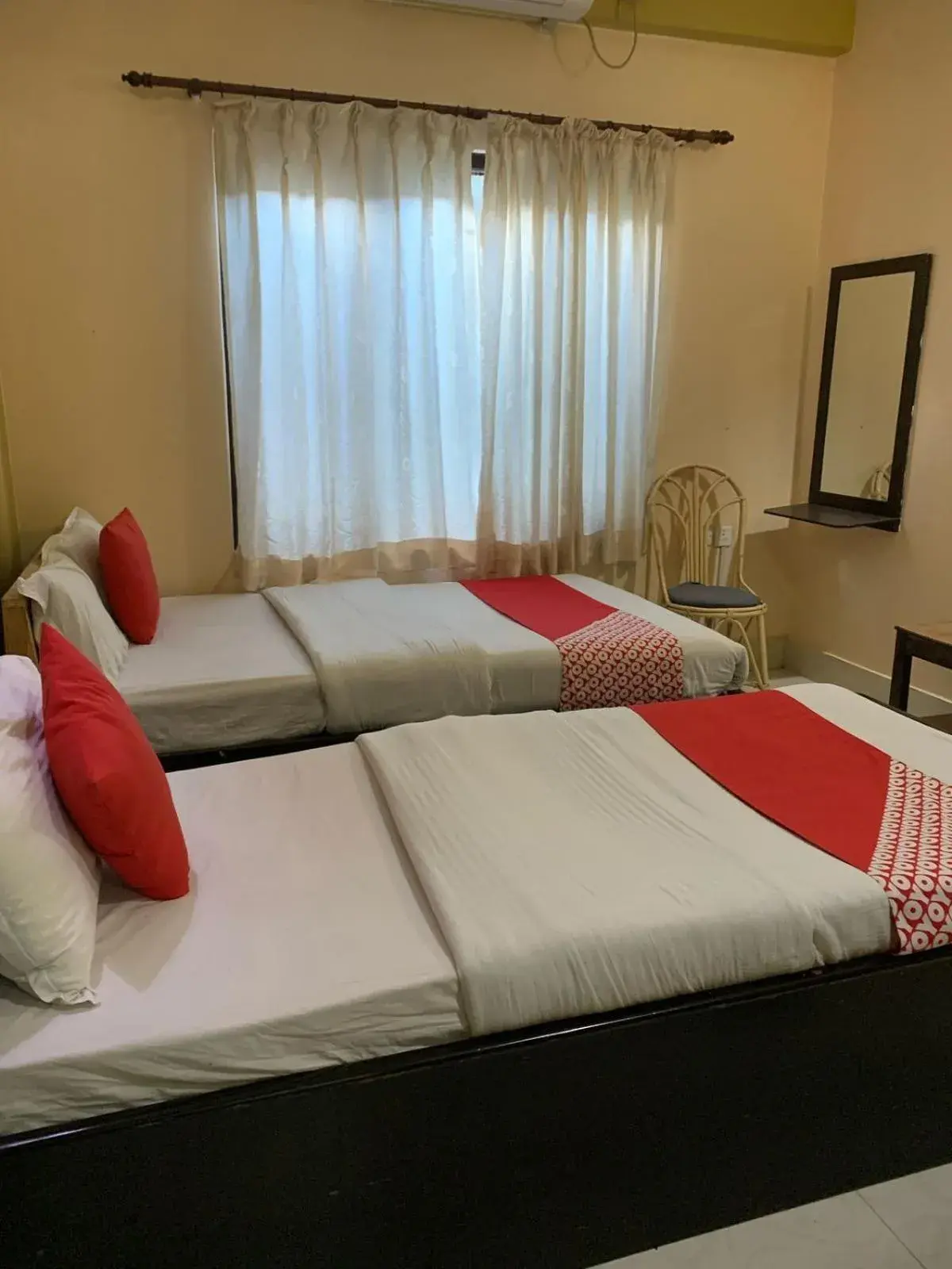 Budget Triple Room in Hotel August International Budget Triple Room in Hotel August International