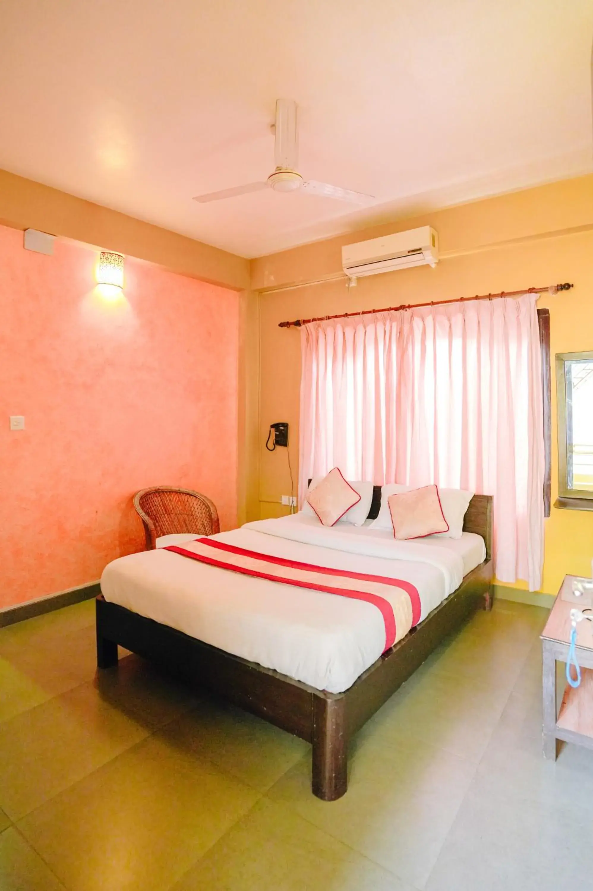 Queen Room - single occupancy in Hotel August International Queen Room - single occupancy in Hotel August International