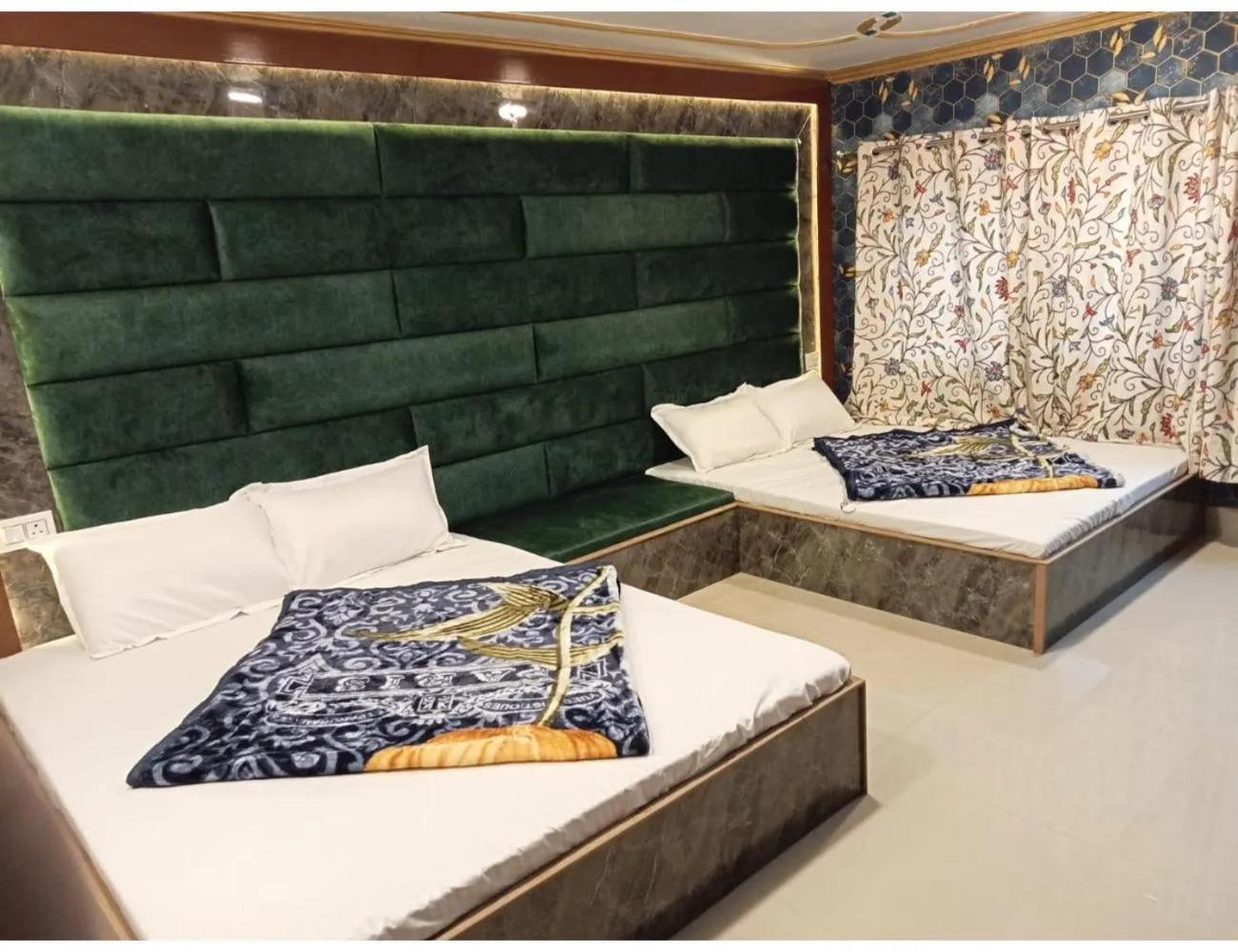 Bed in HOTEL ROOMA Srinagar